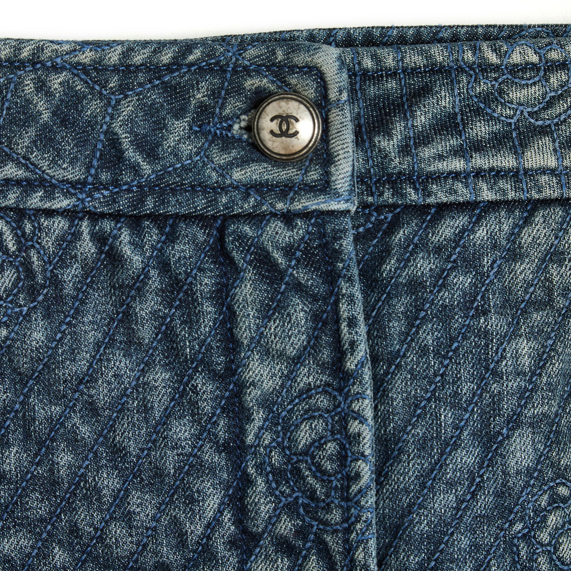 Black Chanel SS2012 Jupe FR50 Camelia Quilted Denim Skirt US20 For Sale