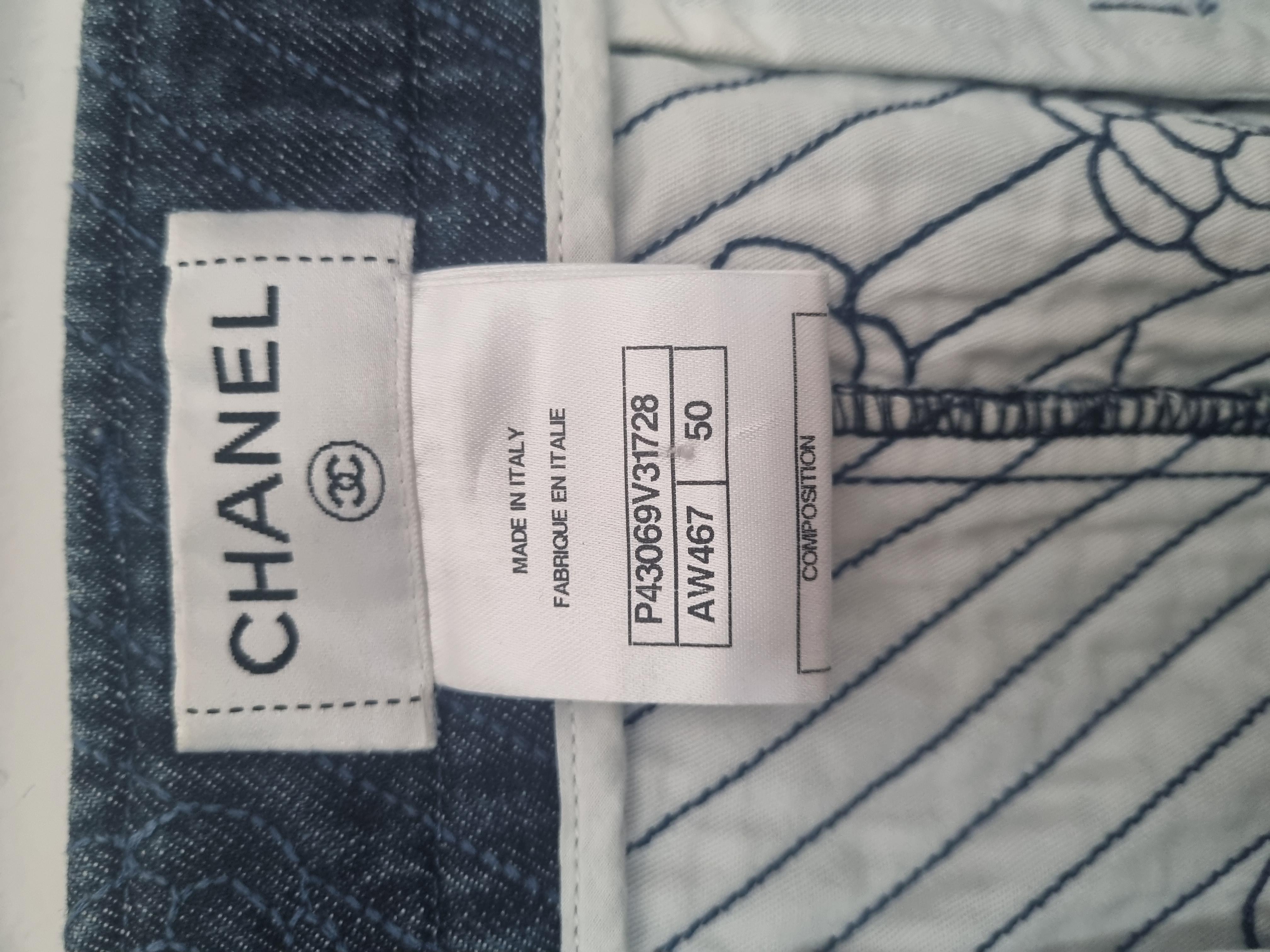 Women's or Men's Chanel SS2012 Jupe FR50 Camelia Quilted Denim Skirt US20 For Sale
