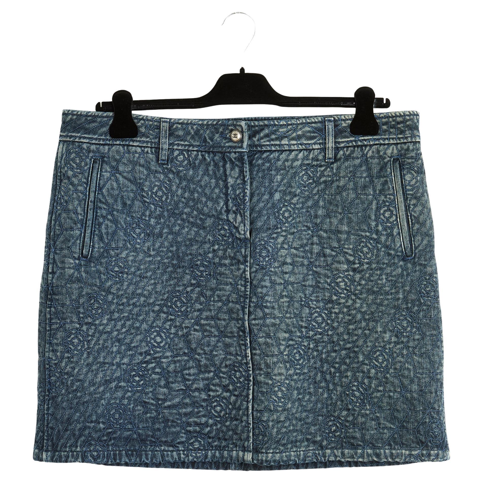 Chanel SS2012 Jupe FR50 Camelia Quilted Denim Skirt US20 For Sale