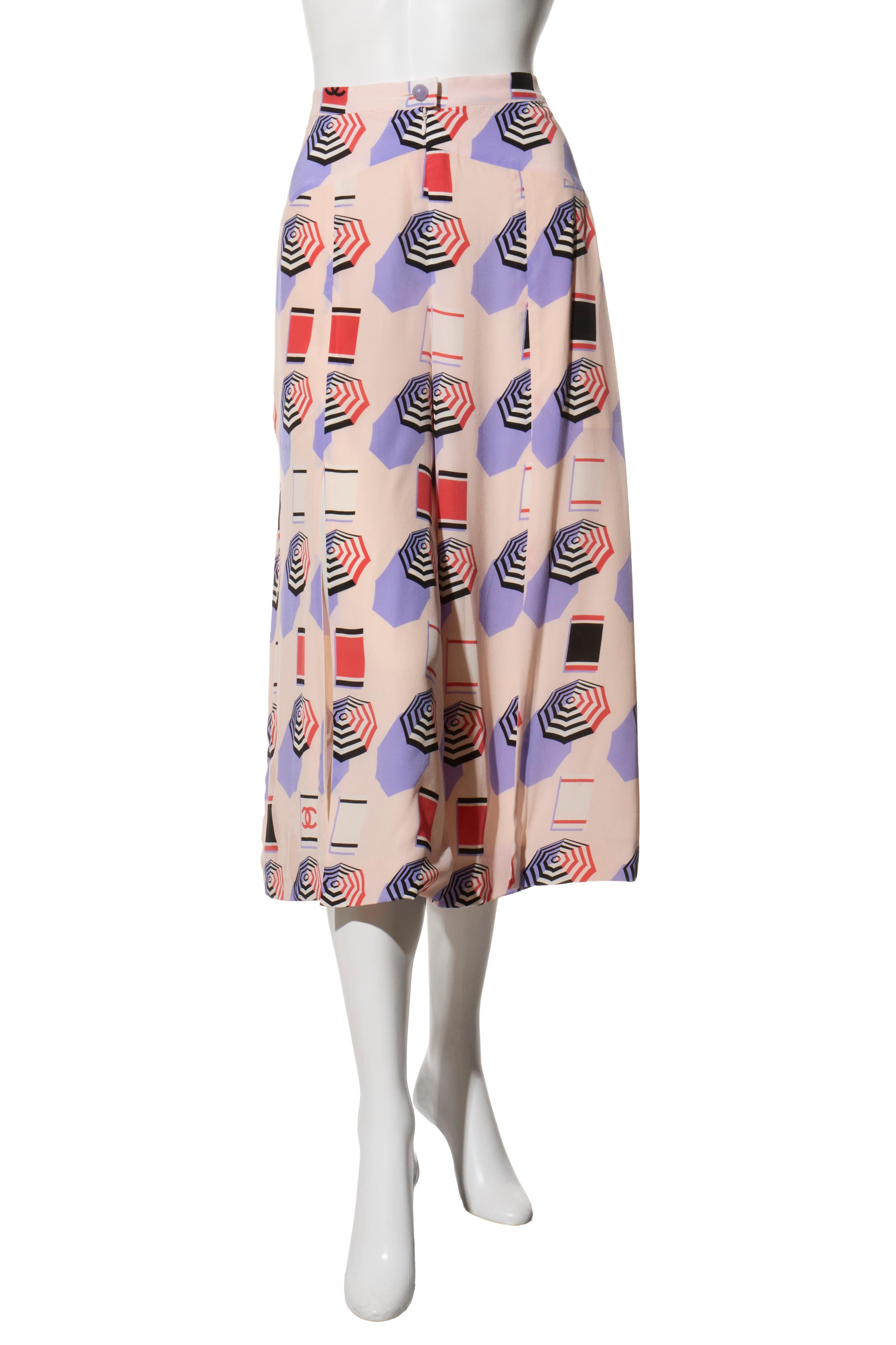 Chanel SS2019 Silk Lipstick Print Blouse & Pants Set FR 38 Collector’s Piece For Sale 5