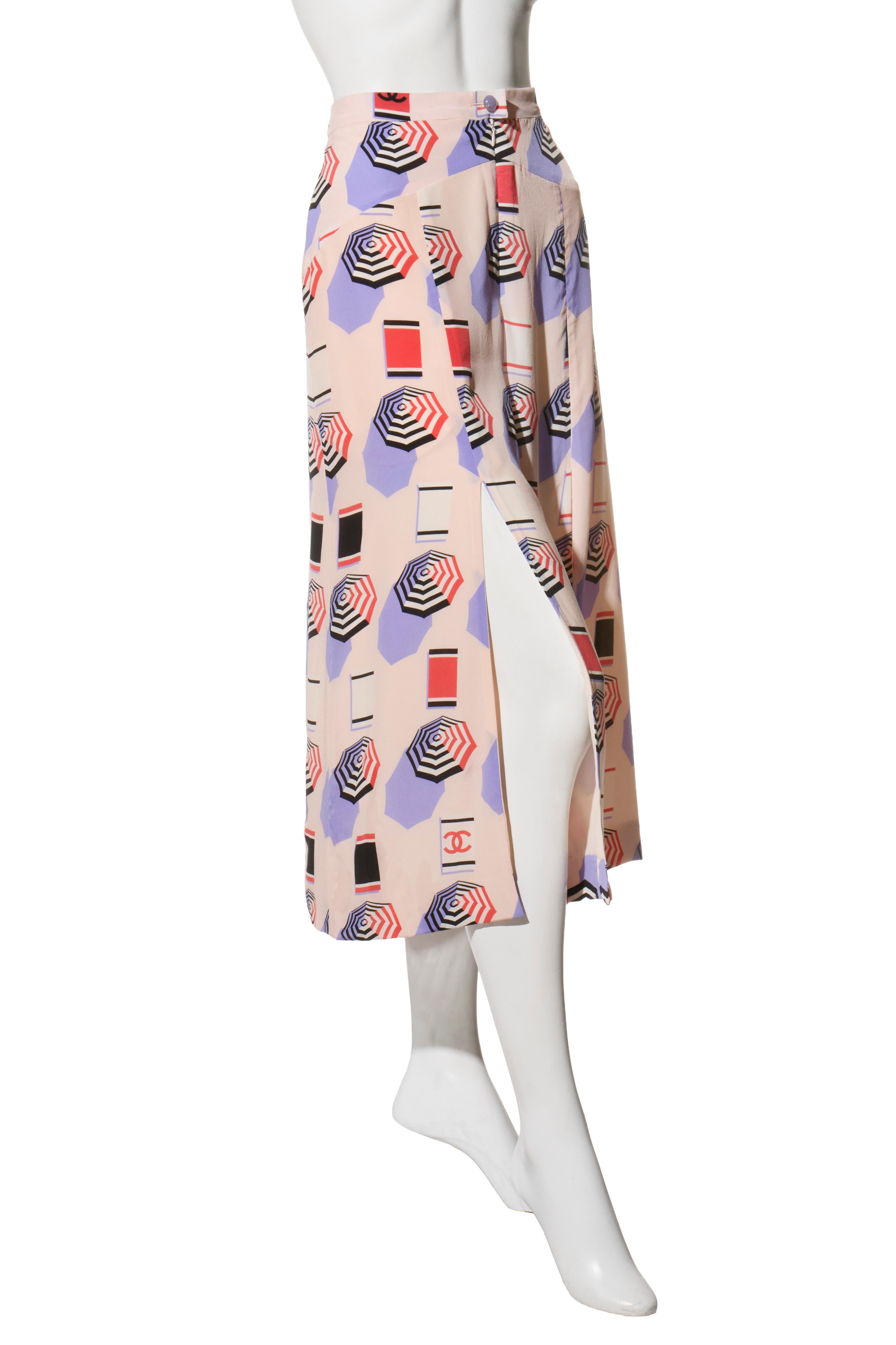 Chanel SS2019 Silk Lipstick Print Blouse & Pants Set FR 38 Collector’s Piece For Sale 6