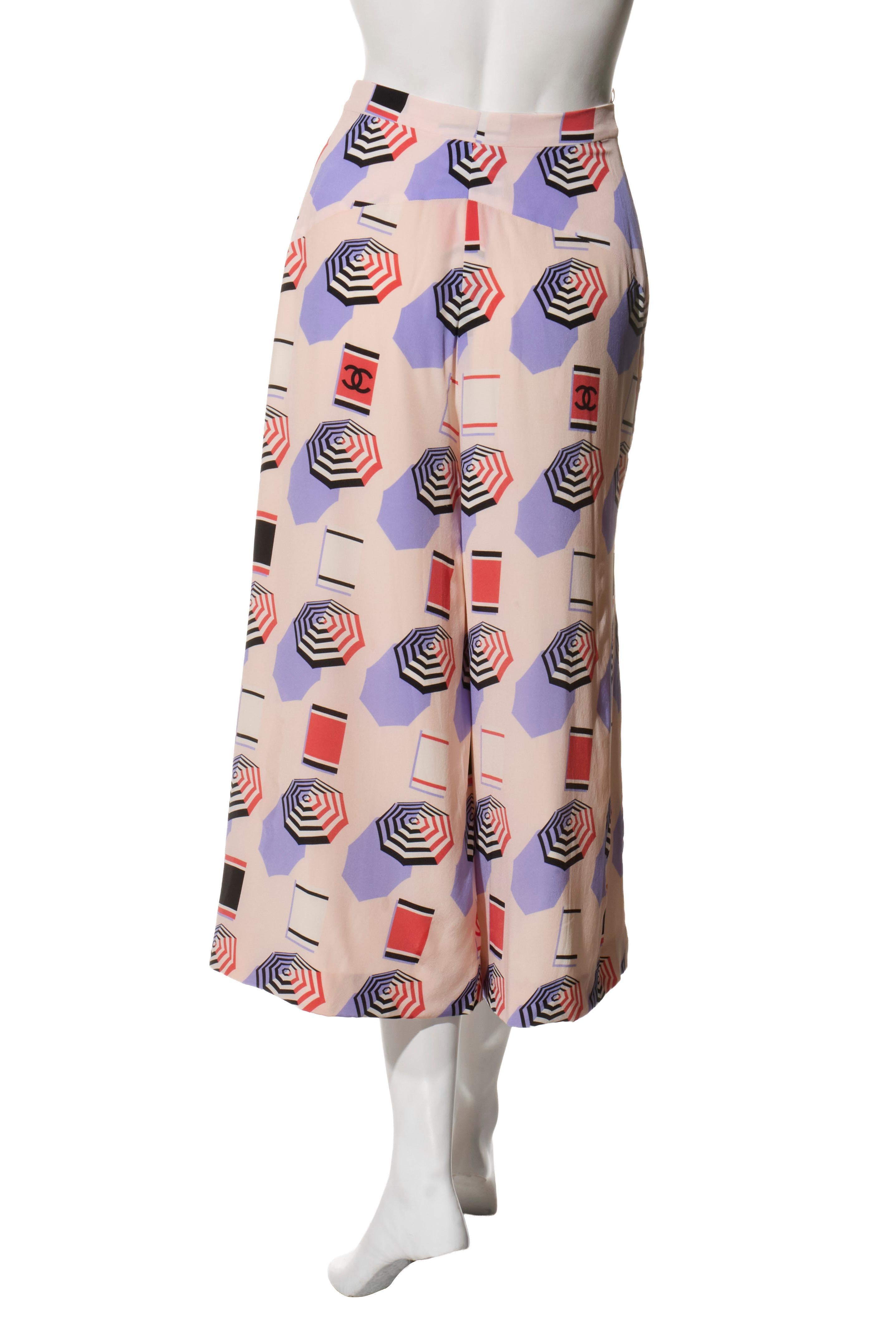Chanel SS2019 Silk Lipstick Print Blouse & Pants Set FR 38 Collector’s Piece For Sale 8
