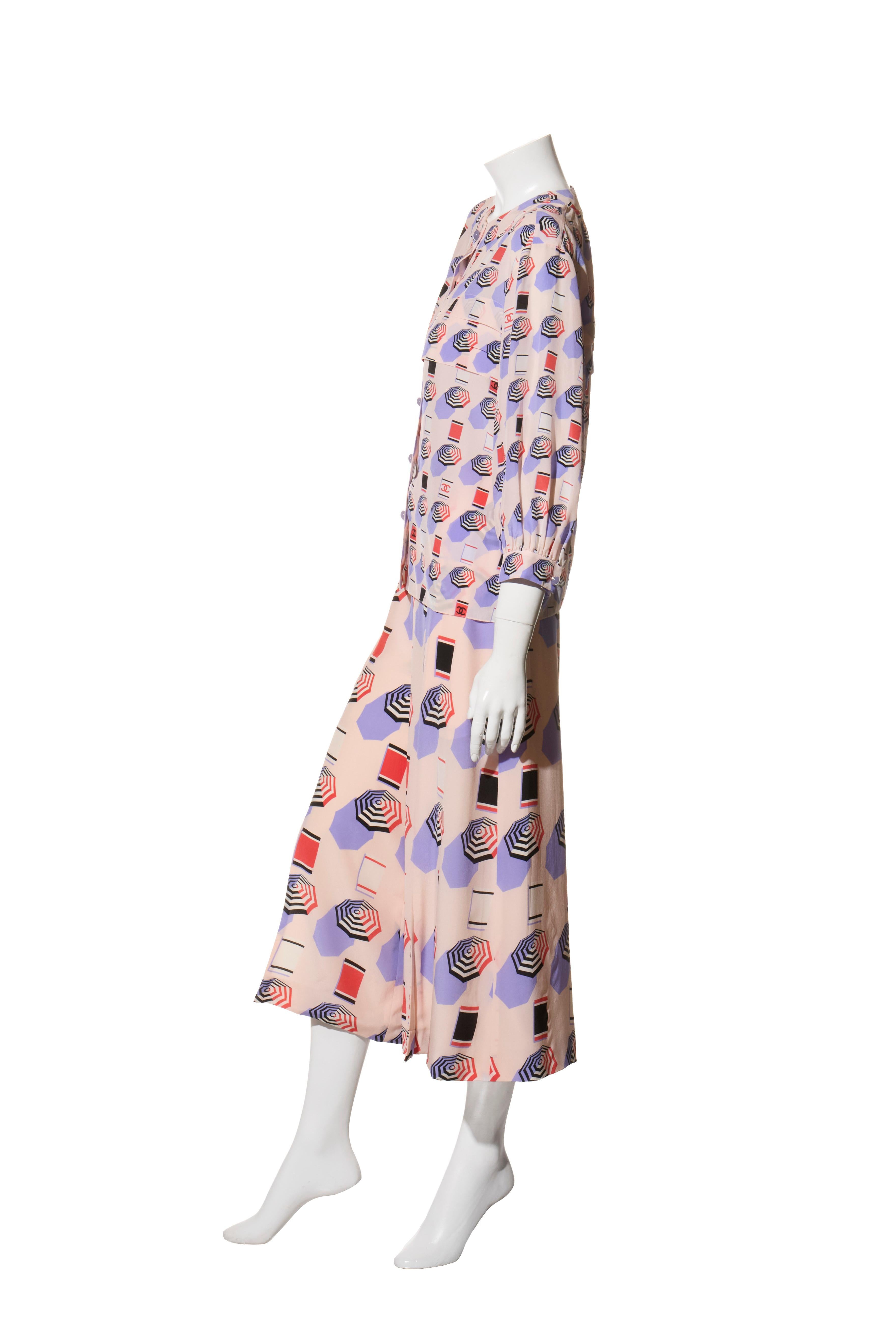 Women's Chanel SS2019 Silk Lipstick Print Blouse & Pants Set FR 38 Collector’s Piece For Sale