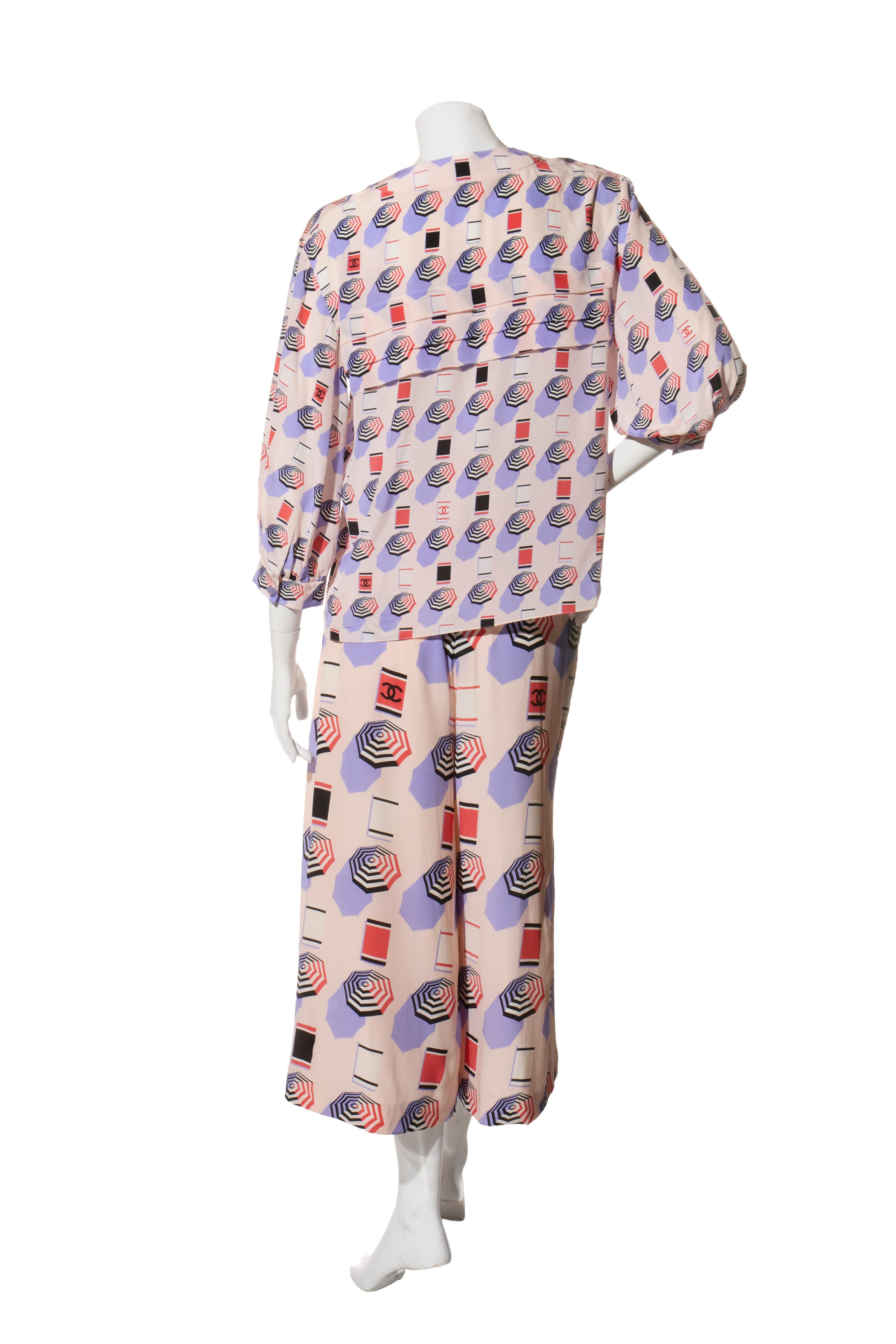Chanel SS2019 Silk Lipstick Print Blouse & Pants Set FR 38 Collector’s Piece For Sale 1