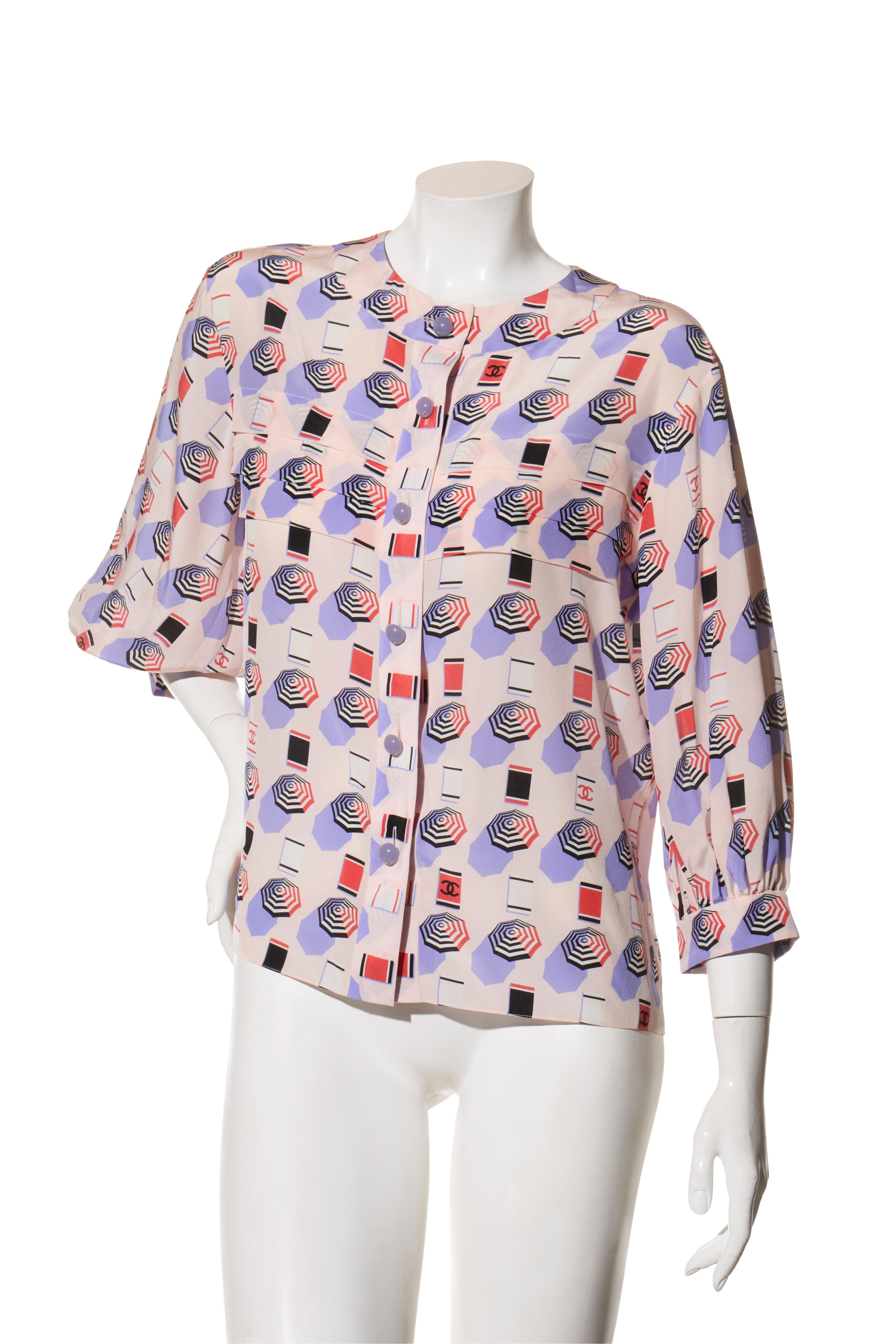 Chanel SS2019 Silk Lipstick Print Blouse & Pants Set FR 38 Collector’s Piece For Sale 2