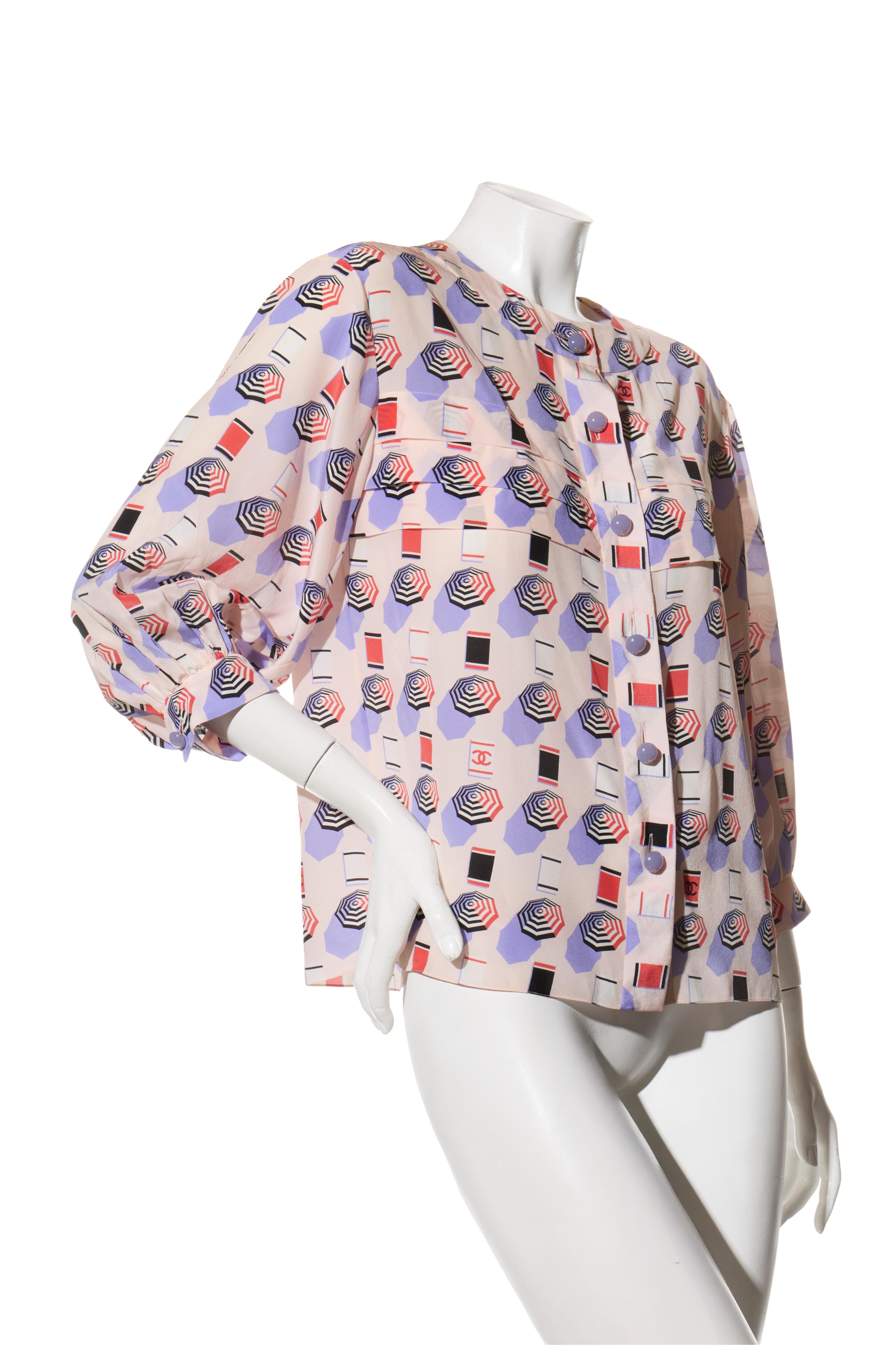 Chanel SS2019 Silk Lipstick Print Blouse & Pants Set FR 38 Collector’s Piece For Sale 3