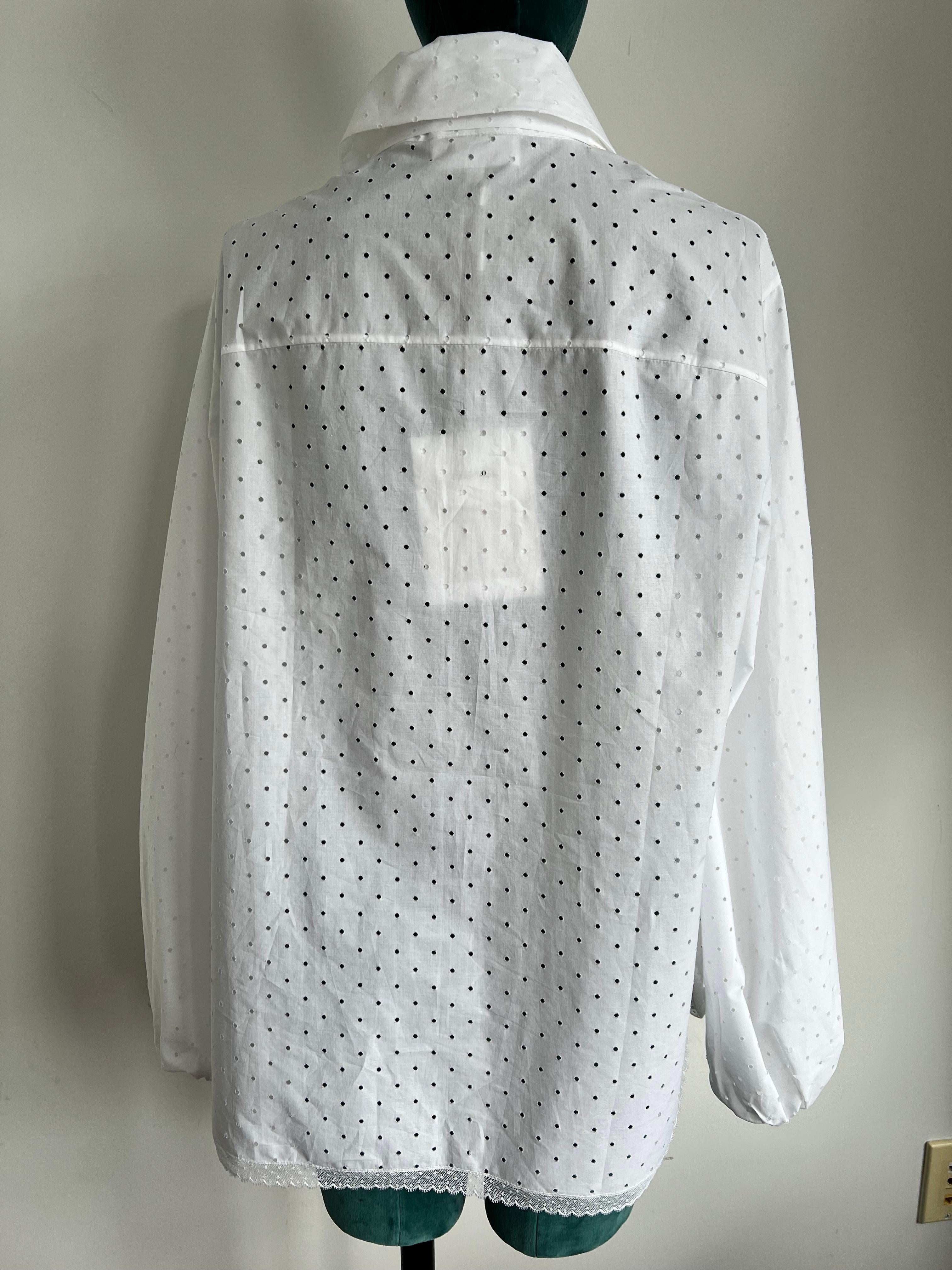 Women's or Men's Chanel SS23 Runway Shirt size F38 For Sale