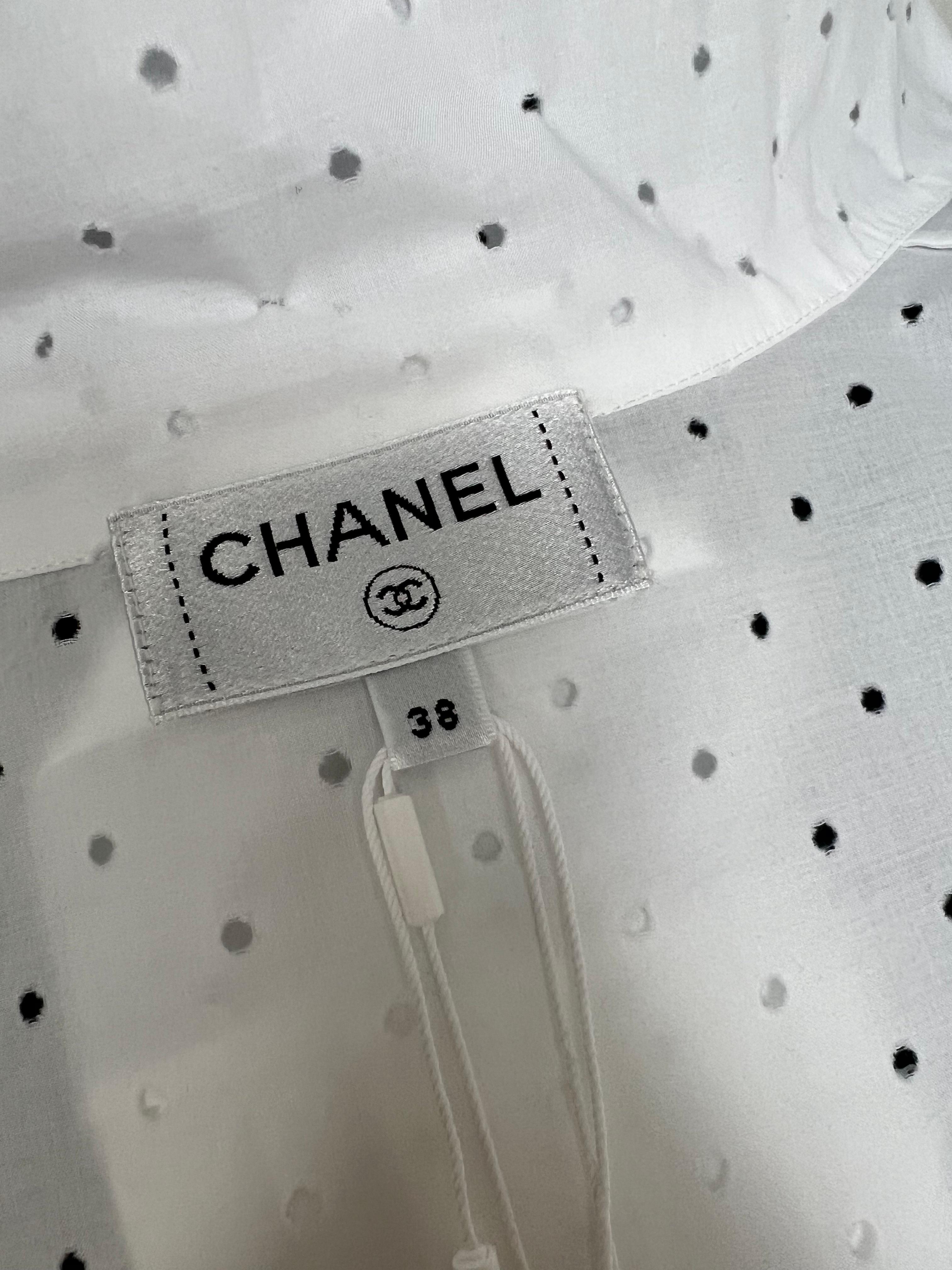 Chanel SS23 Runway Shirt size F38 For Sale 2