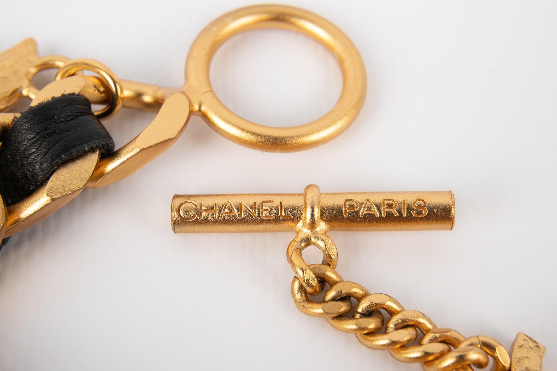 Chanel - Bracelet étoile en cuir noir avec charms en vente 1