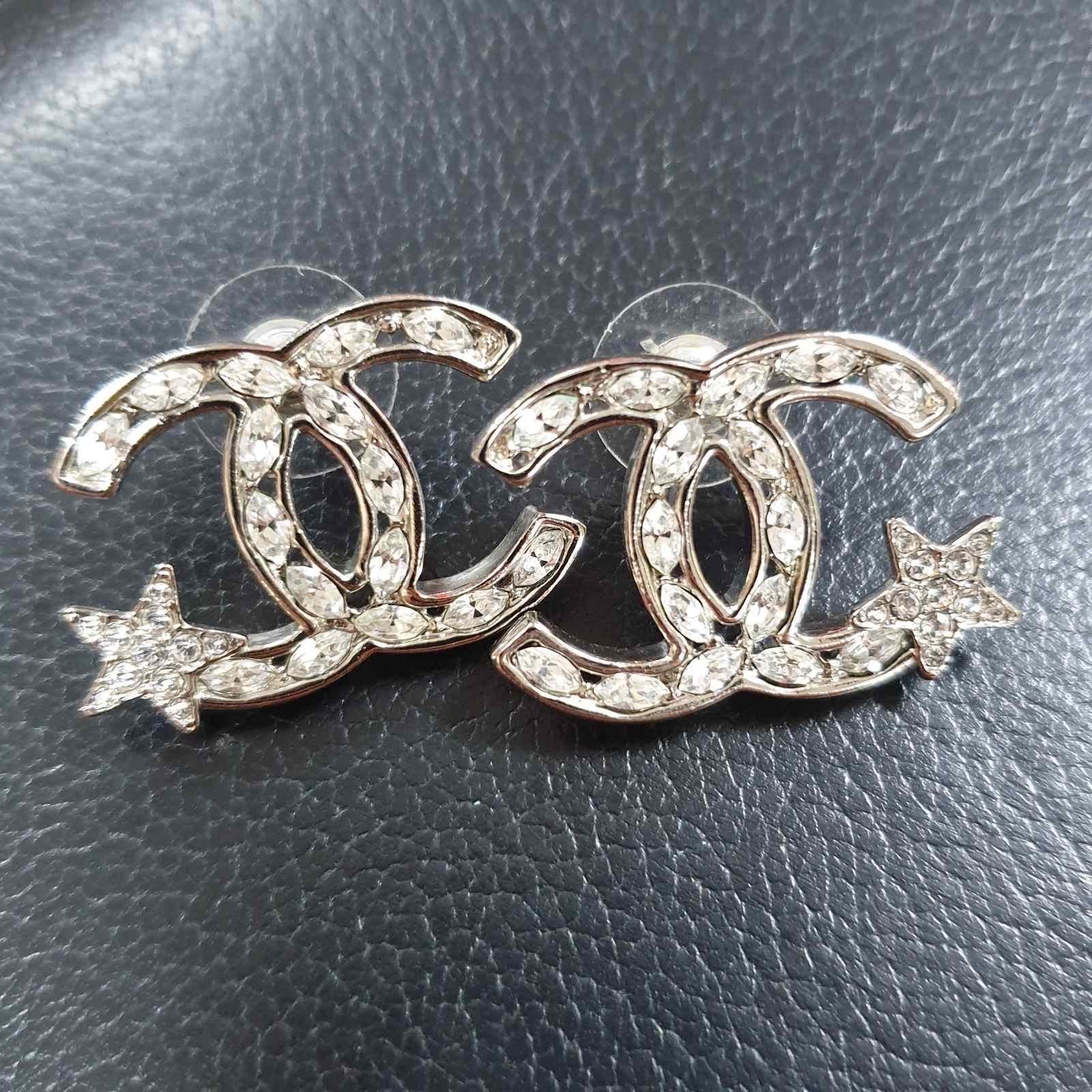 CHANEL Star Crystal CC Logo Large Stud Earrings In Excellent Condition In Krakow, PL