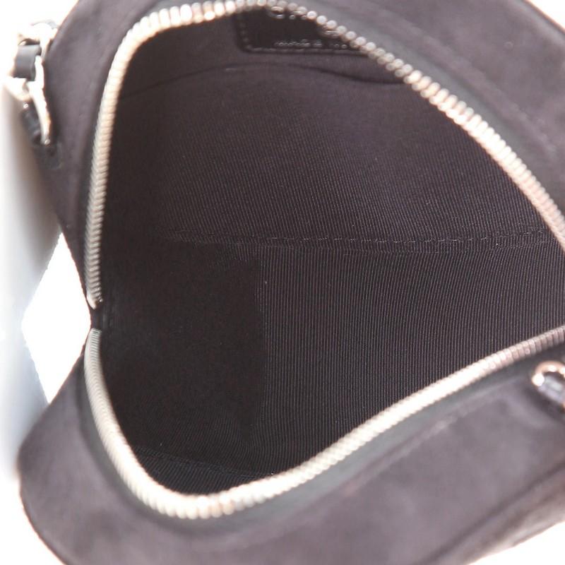 Chanel Pochette rotonda con catena in pelle scamosciata trapuntata e impreziosita da cristalli 1