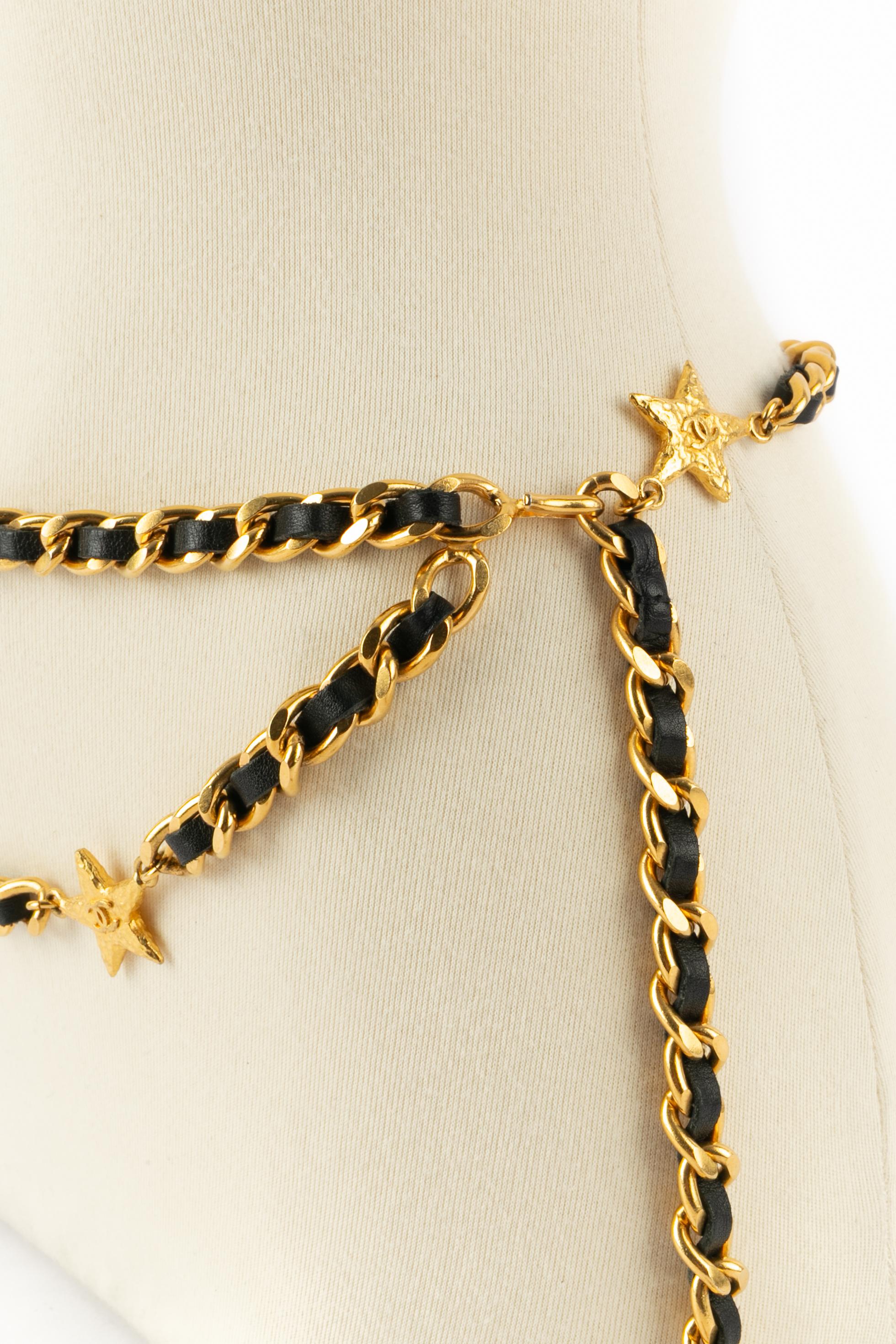 Cinturón estrellado Chanel 1995 en Excelente estado para la venta en SAINT-OUEN-SUR-SEINE, FR