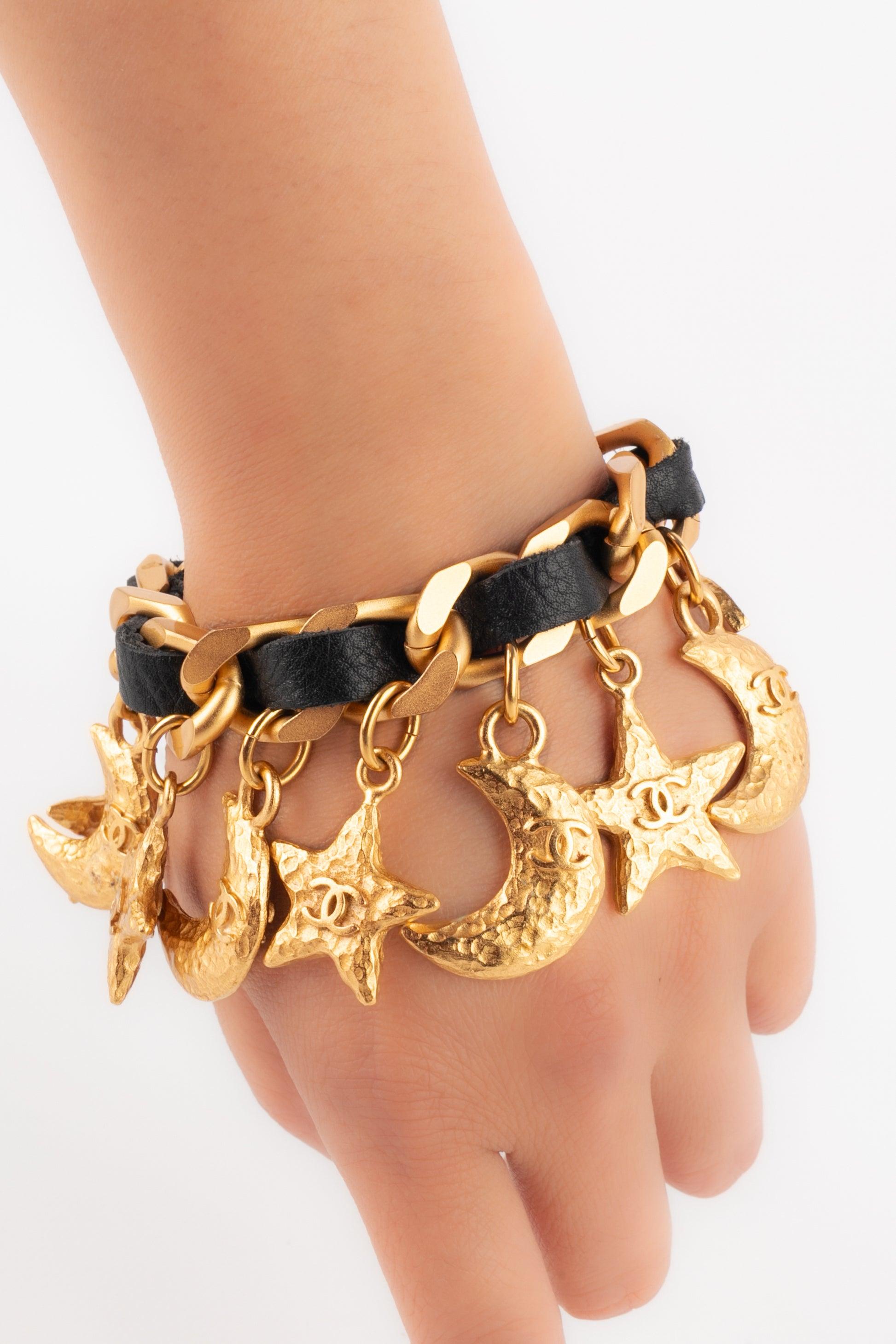 Chanel Pulsera Estrellada con Charms, 1995 en venta 3