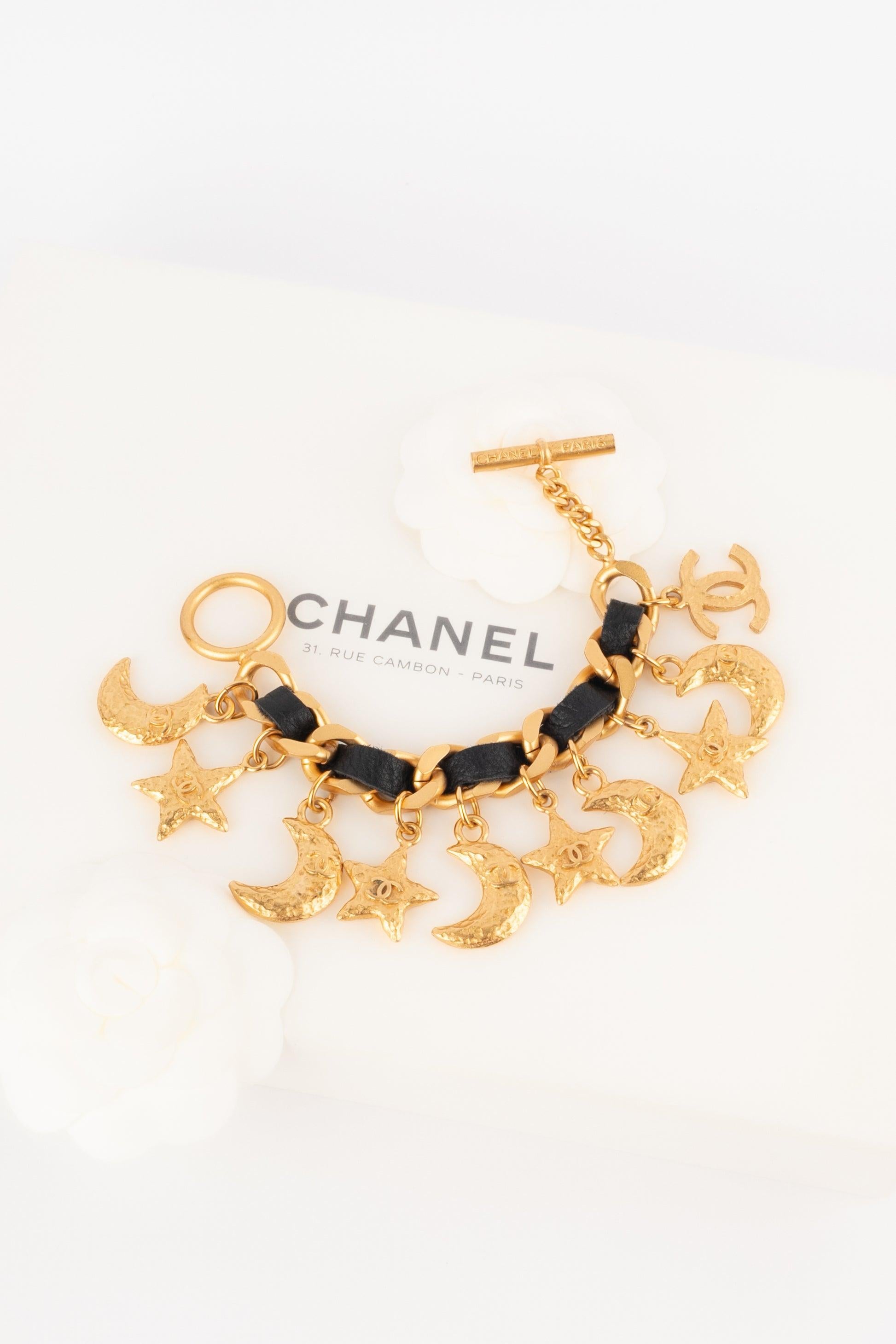 Chanel Pulsera Estrellada con Charms, 1995 en venta 4