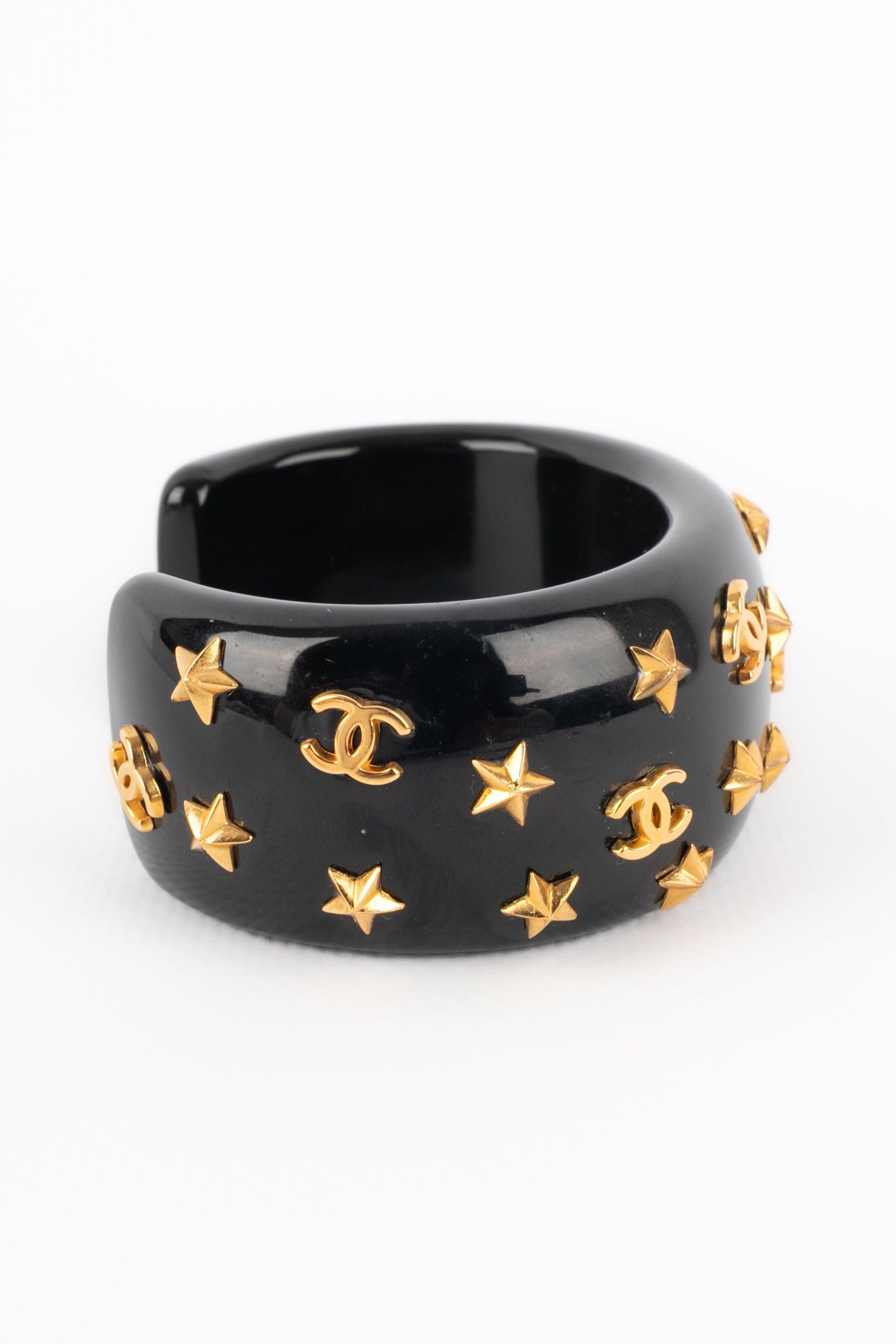 Chanel Starry Cuff Bracelet with Black Bakelite, 1995 In Excellent Condition For Sale In SAINT-OUEN-SUR-SEINE, FR