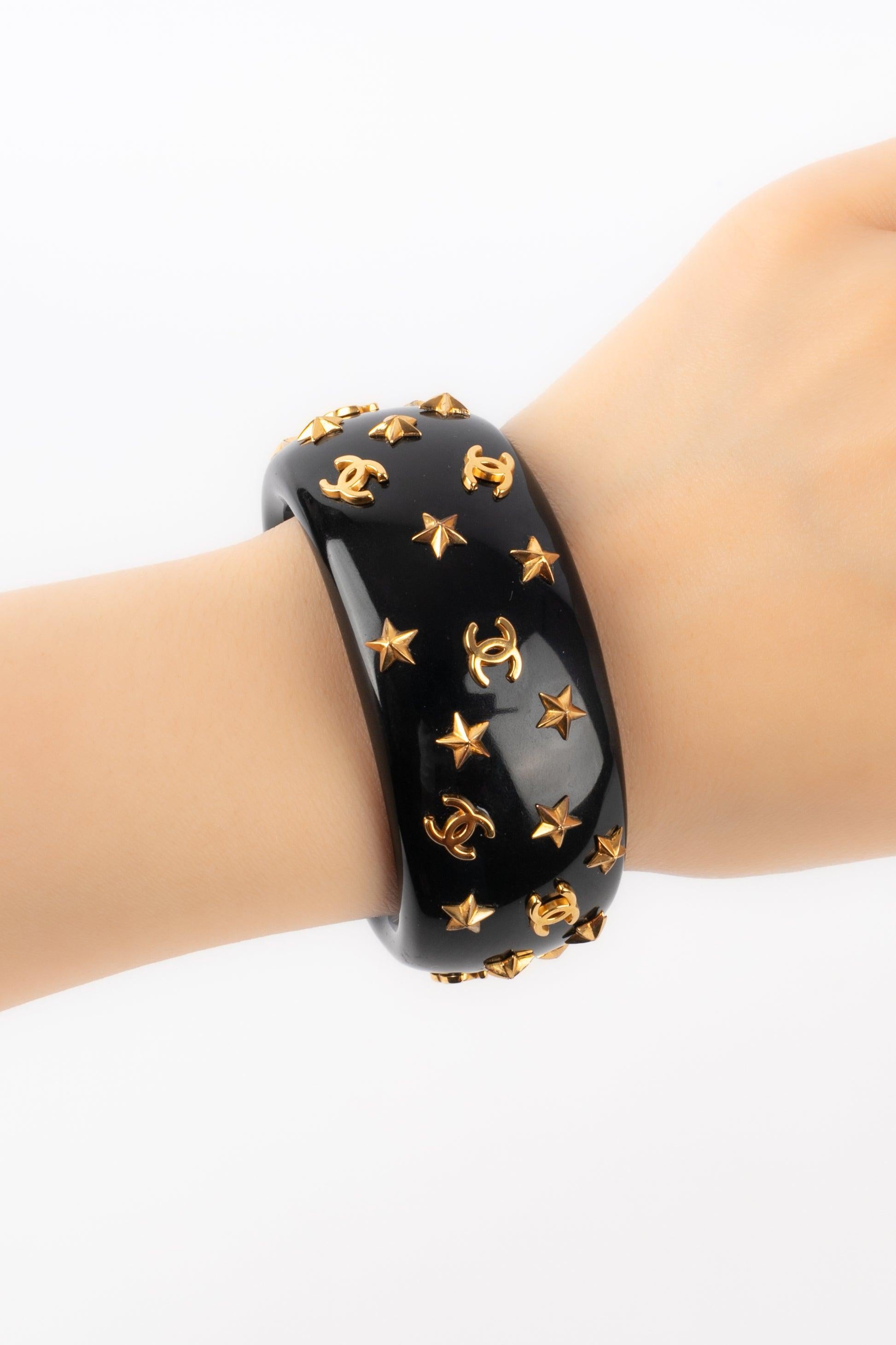 Chanel Starry Cuff Bracelet with Black Bakelite, 1995 For Sale 4