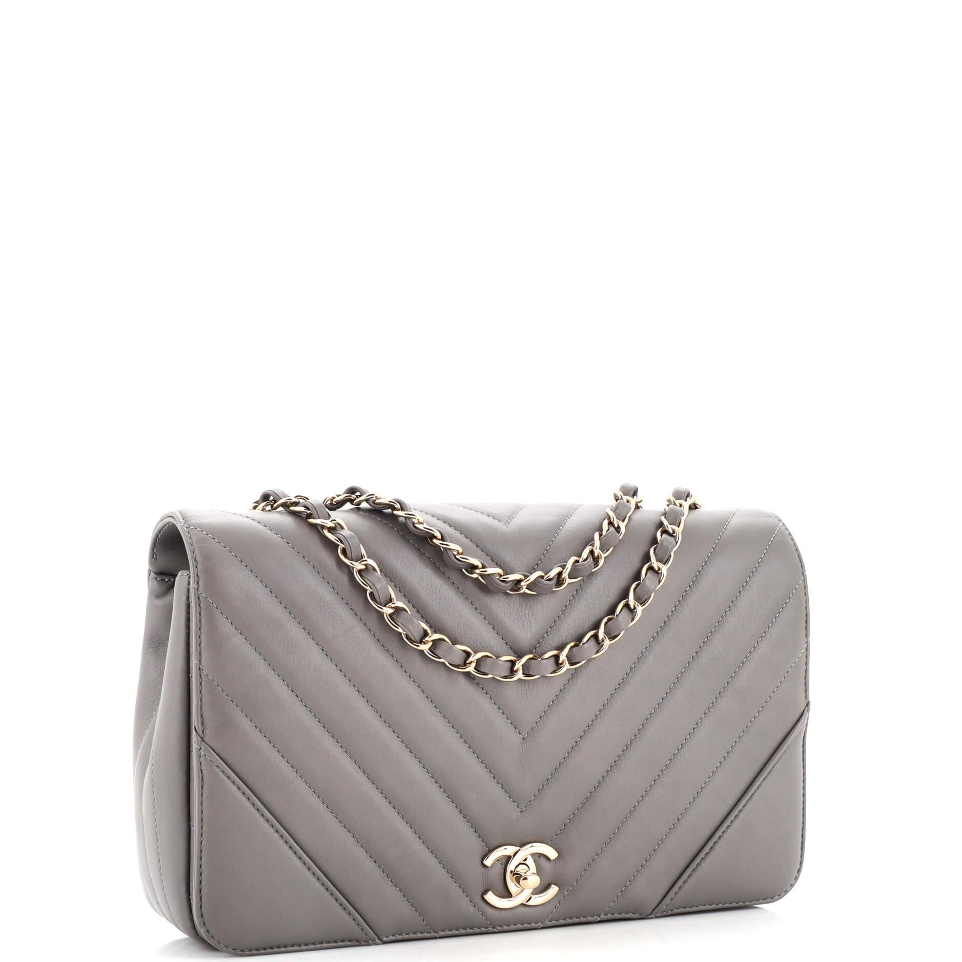 Chanel Statement Flap Bag Chevron Calfskin Medium In Good Condition In NY, NY