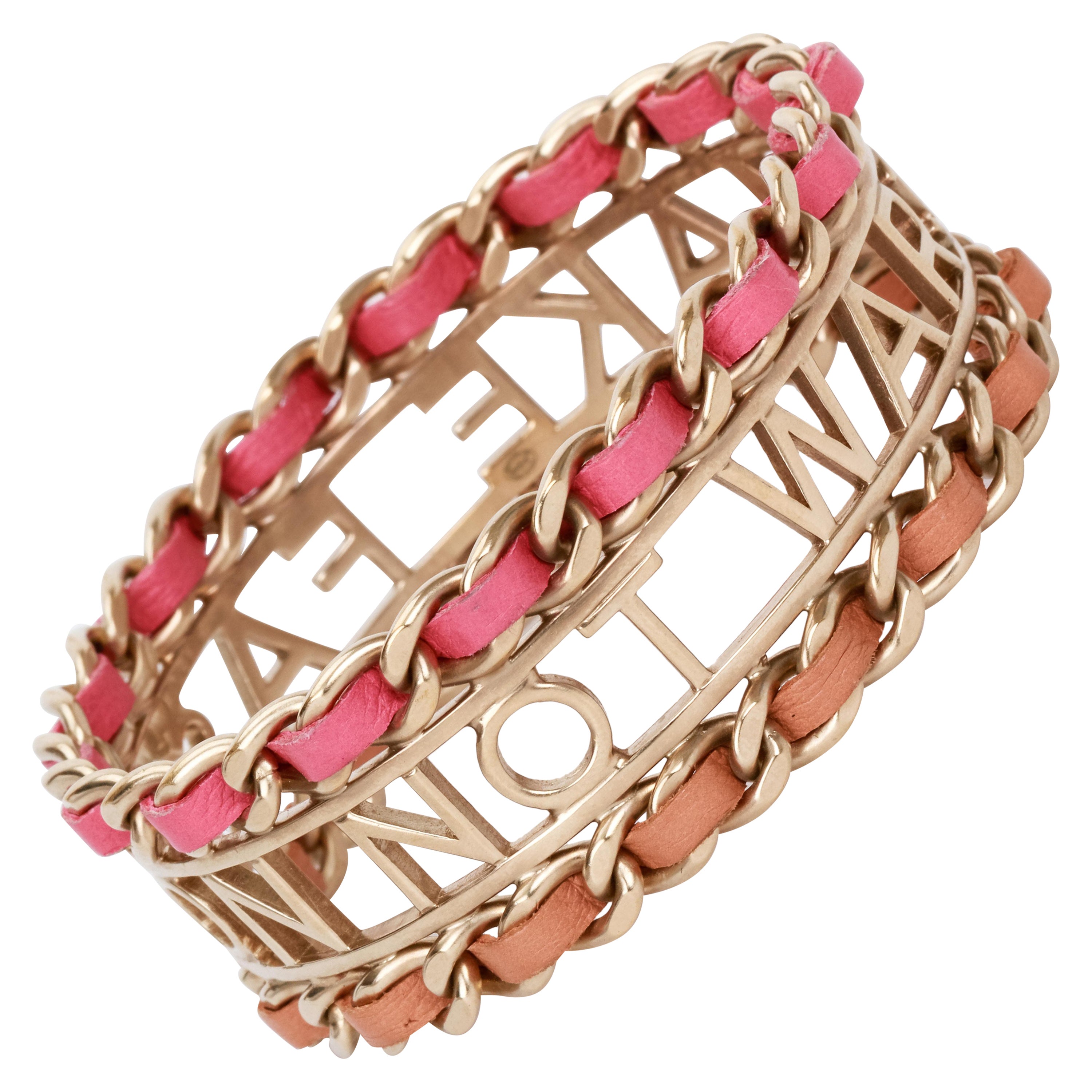 Chanel Bracelet jonc fantaisie en cuir avec logo en or