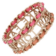 Chanel Bracelet jonc fantaisie en cuir avec logo en or