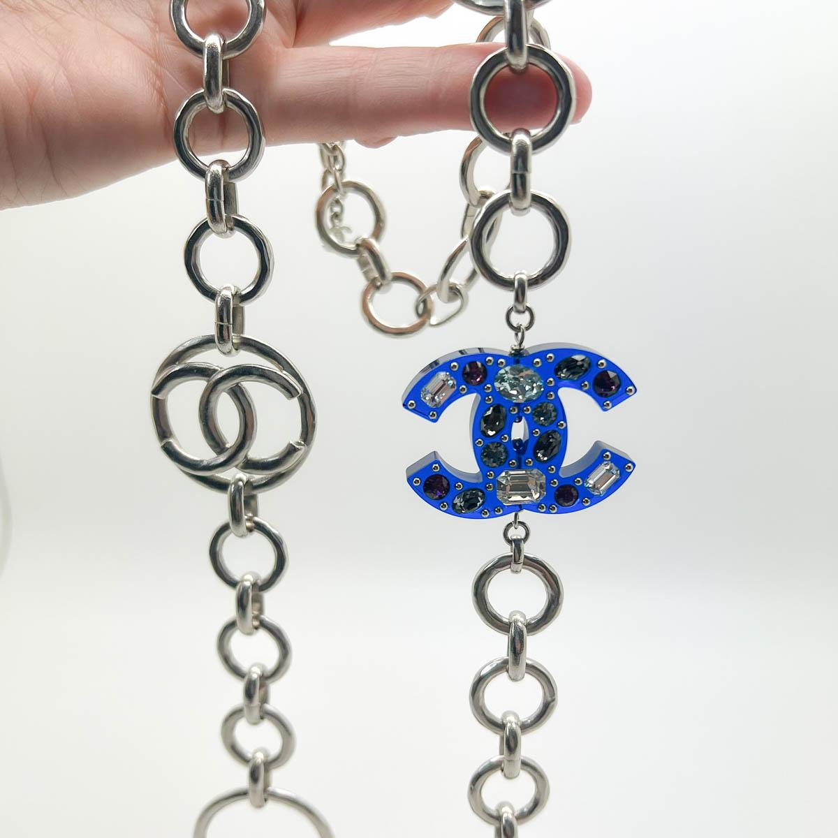 Femenino o masculino Collar Chanel Statement Logo Chain Sautoir 2018 en venta