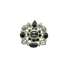 Chanel Statement Monochromer Logo-Ring 2012