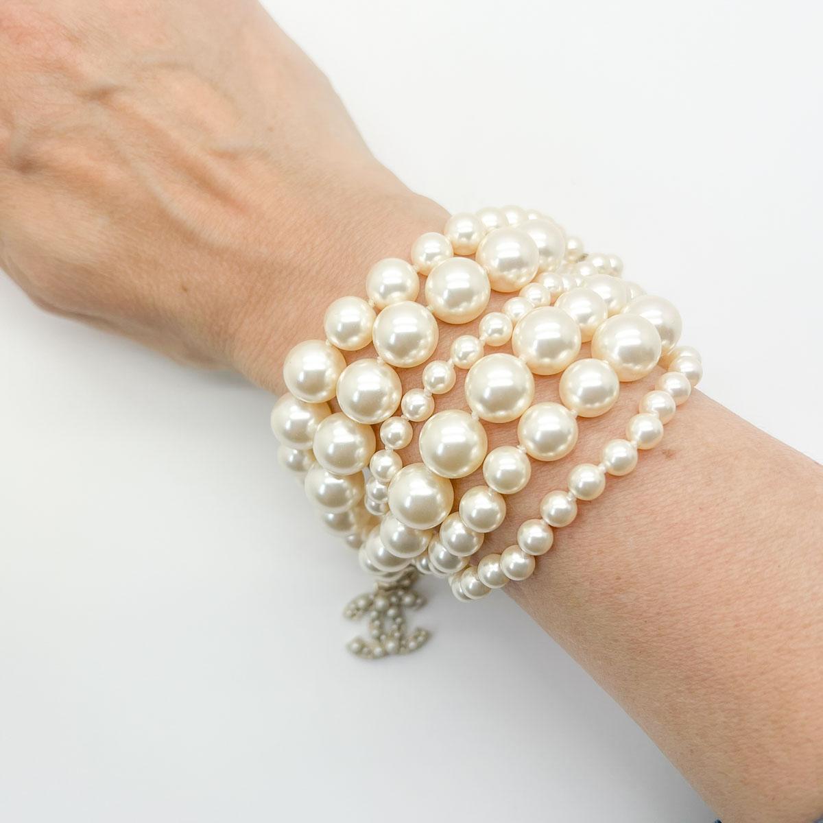 Chanel Statement Pearl Torsade CC Logo Bracelet 2014 In Good Condition For Sale In Wilmslow, GB
