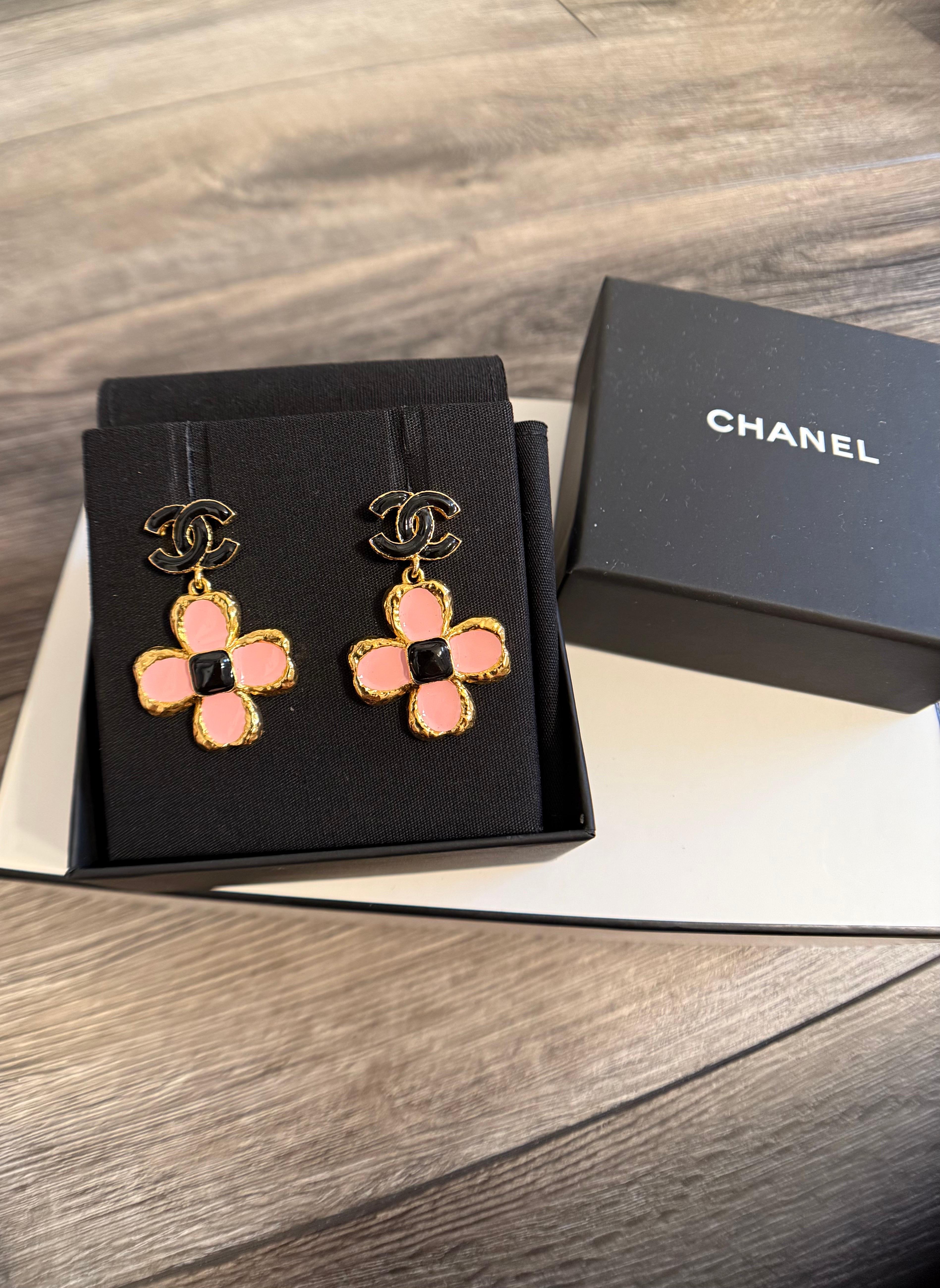Chanel Pendientes Colgantes Floral CC Esmalte Rosa en venta 8