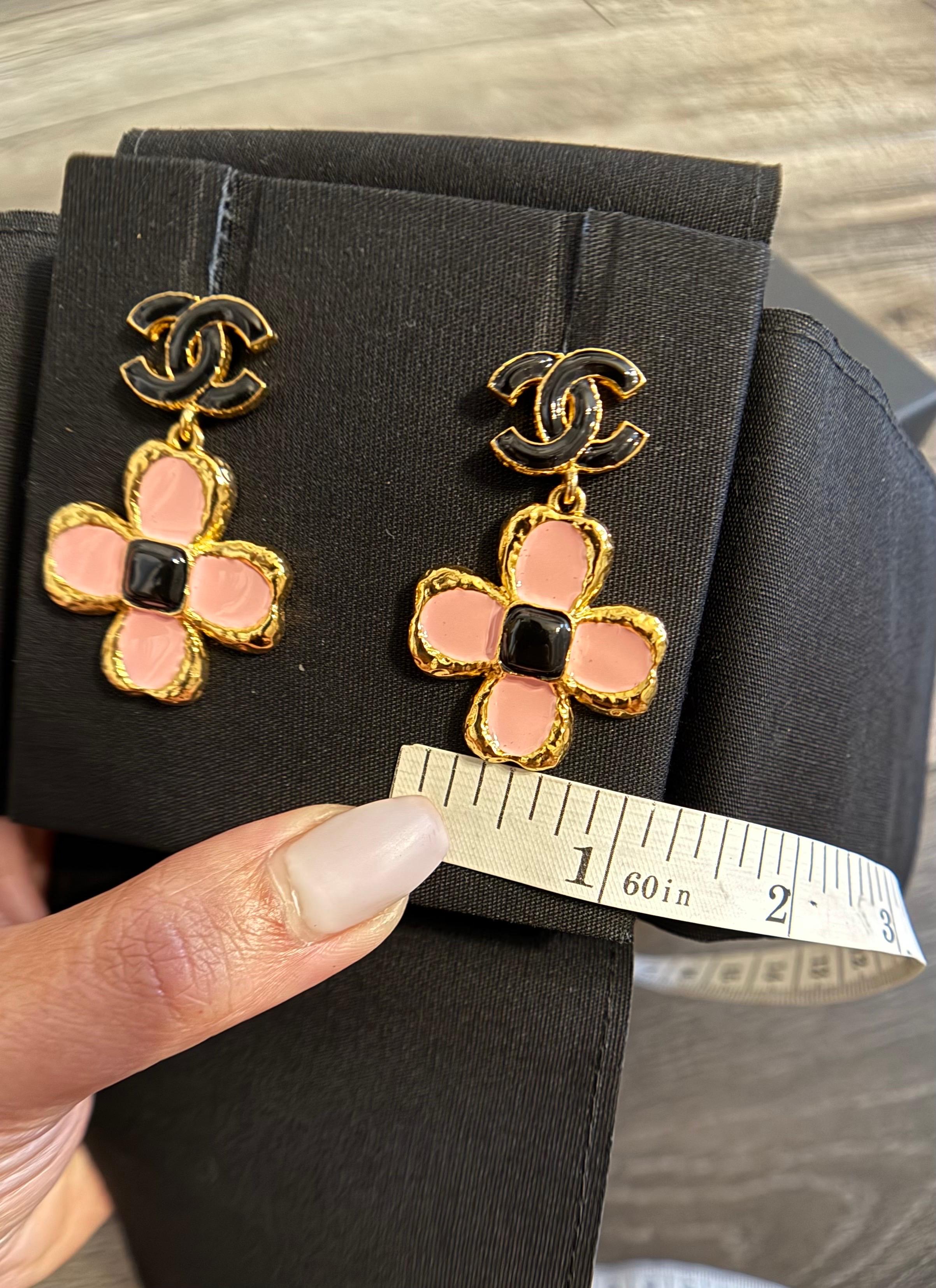 Chanel Pendientes Colgantes Floral CC Esmalte Rosa en venta 4