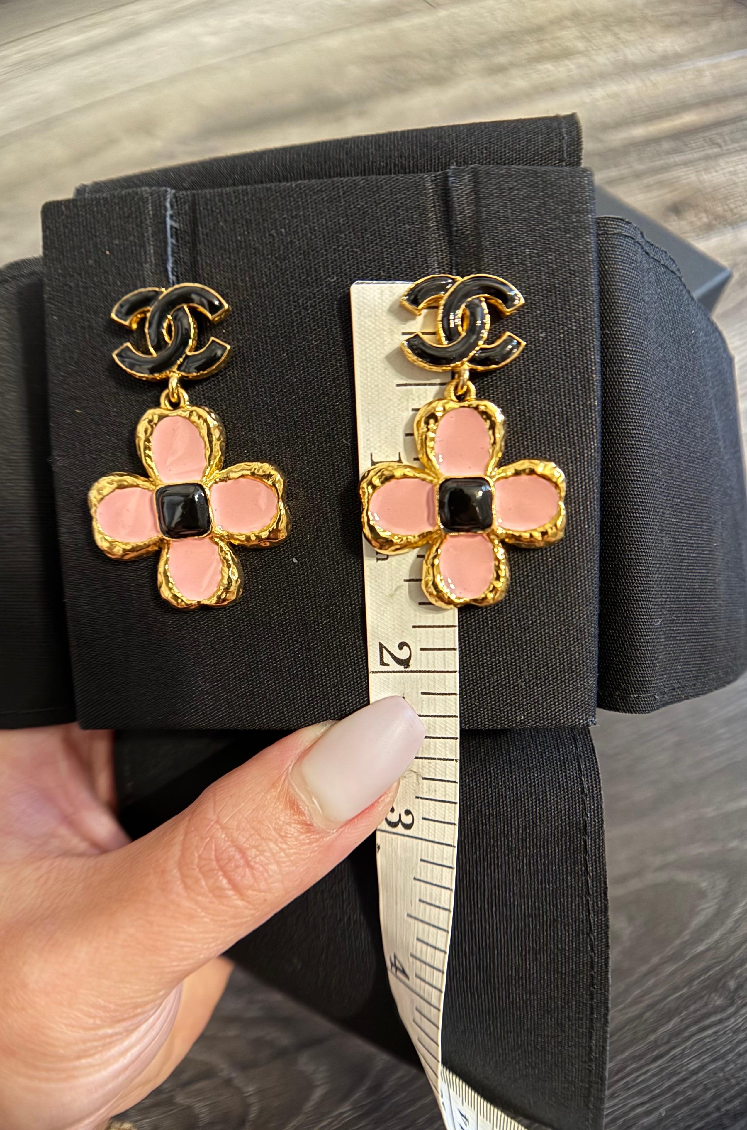 Chanel Pendientes Colgantes Floral CC Esmalte Rosa en venta 5