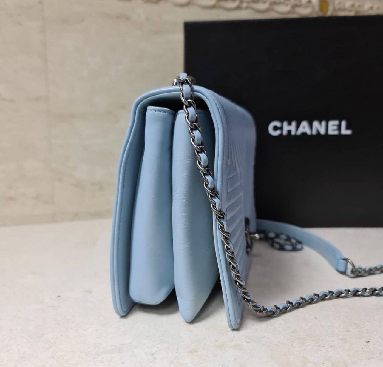 Chanel Stitched Flap Shoulder WOC Bag In Excellent Condition In Krakow, PL