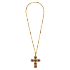 Chanel Halskette mit Kreuz-Anhänger und Steinverzierung  