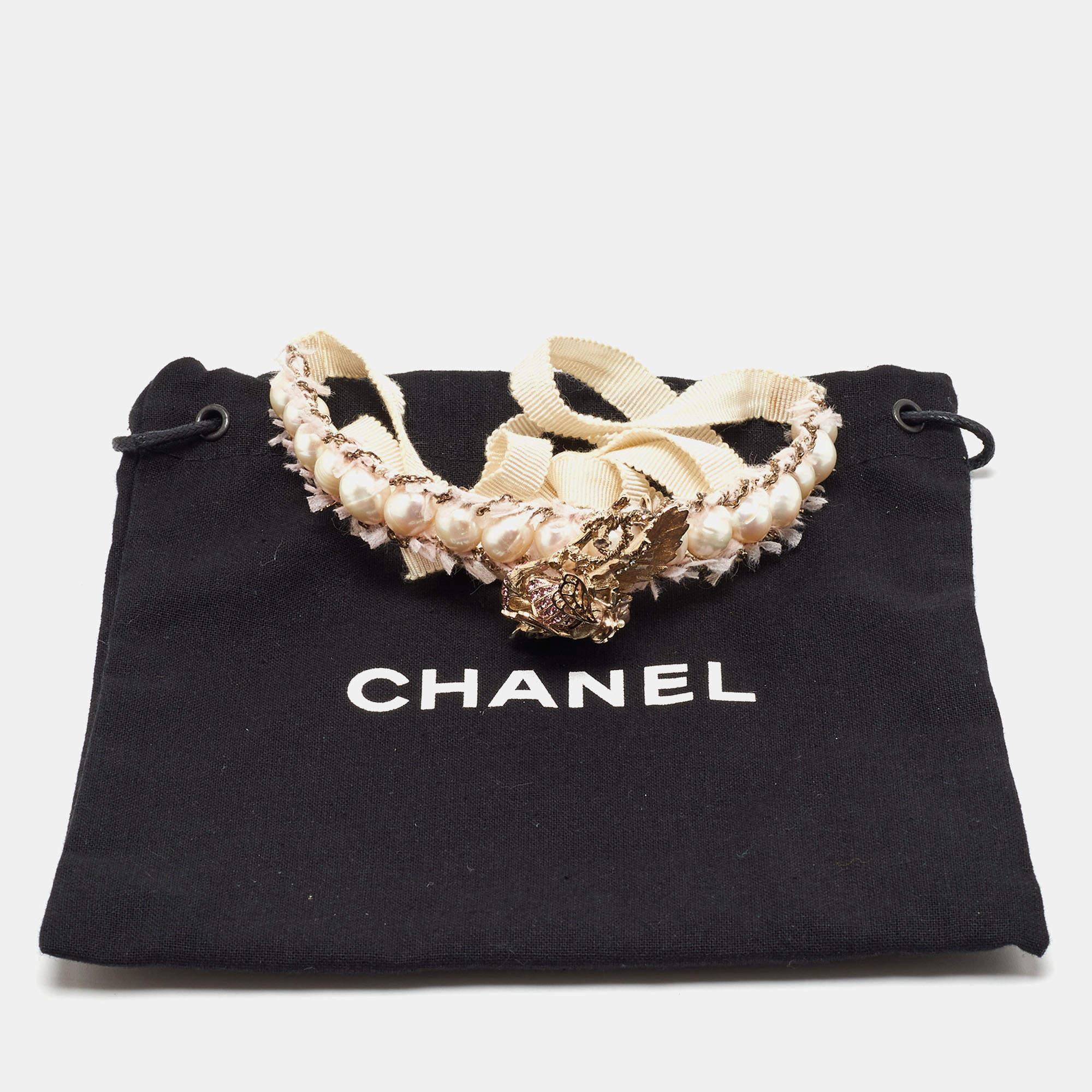 Chanel Strass Bee Crystal Enamel Gold Tone Fabric Choker Necklace In Fair Condition For Sale In Dubai, Al Qouz 2