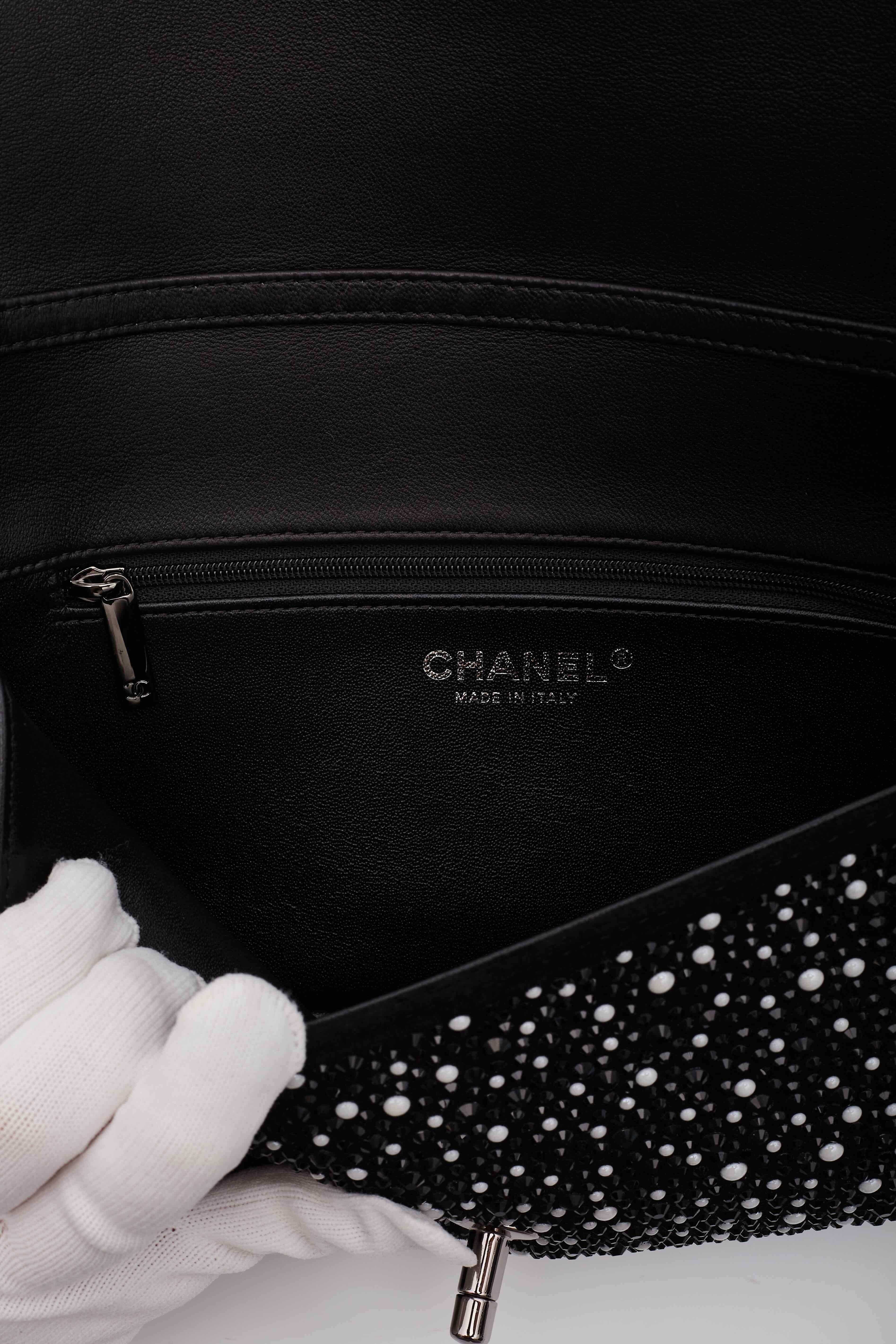 Chanel Strass Crystal Pearls & Ruthenium Metal Shoulder Bag Black & White 4