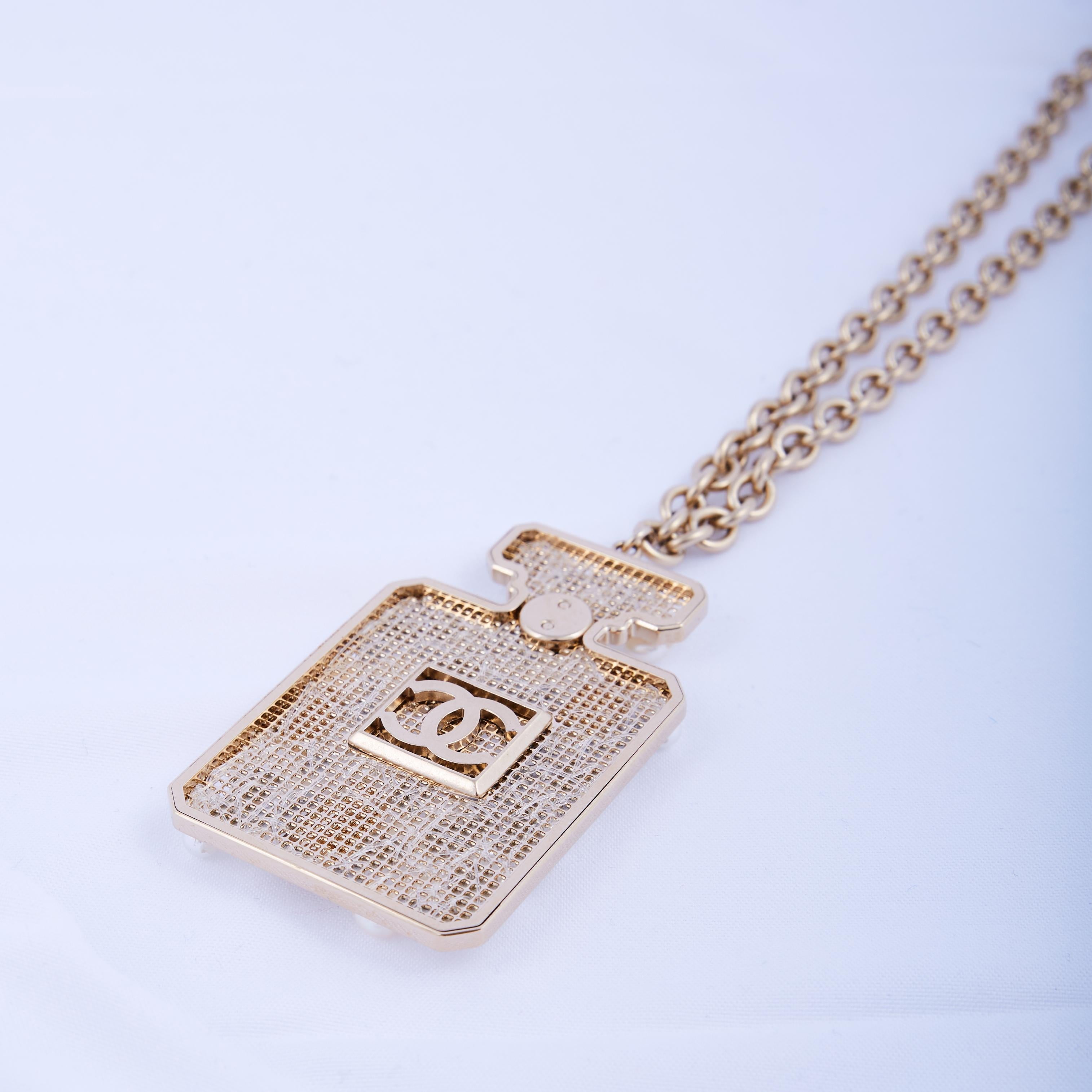 chanel no.5 perfume bottle necklace