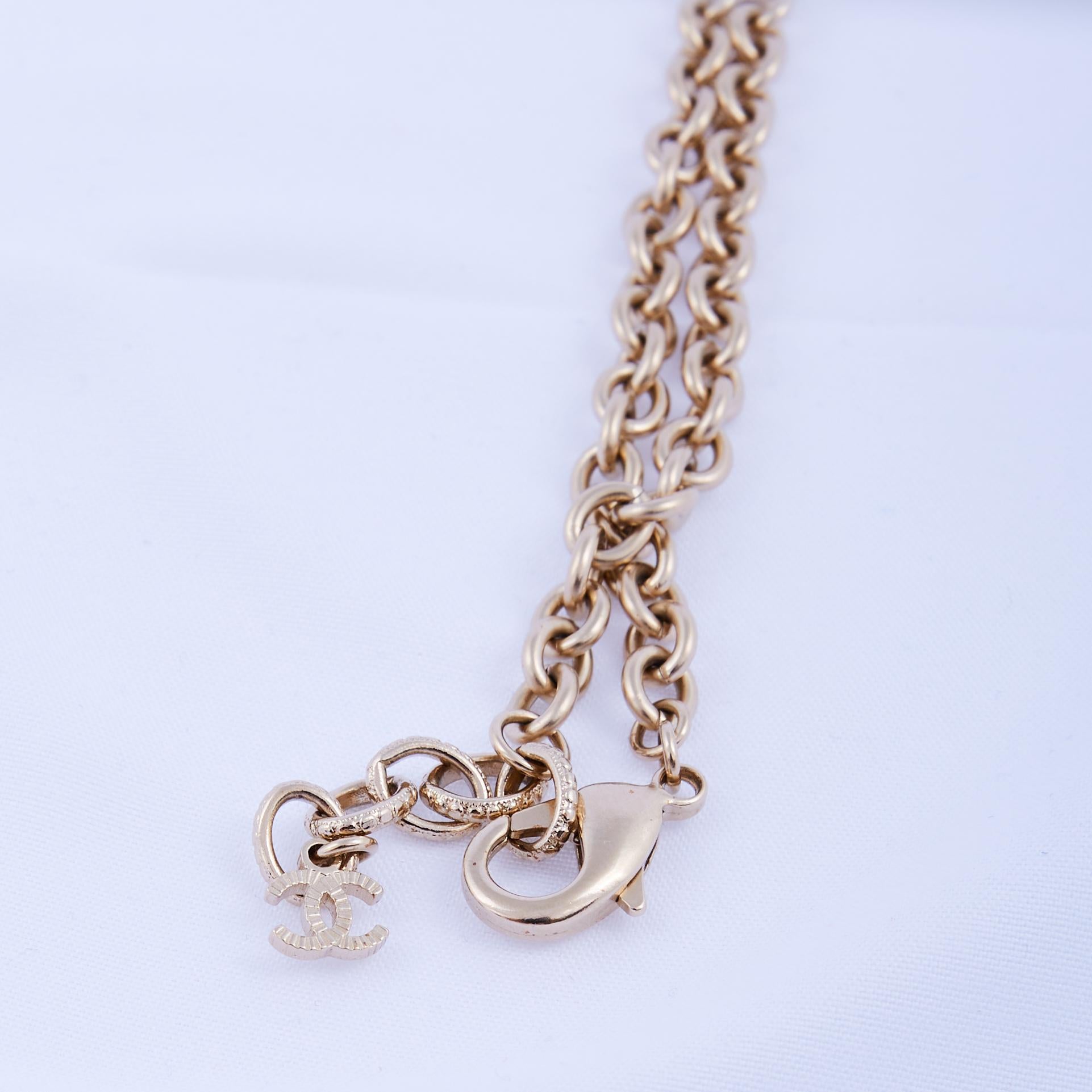 Women's or Men's Chanel Strass Faux Pearls Number 5 Perfume Bottle Necklace 2020 For Sale