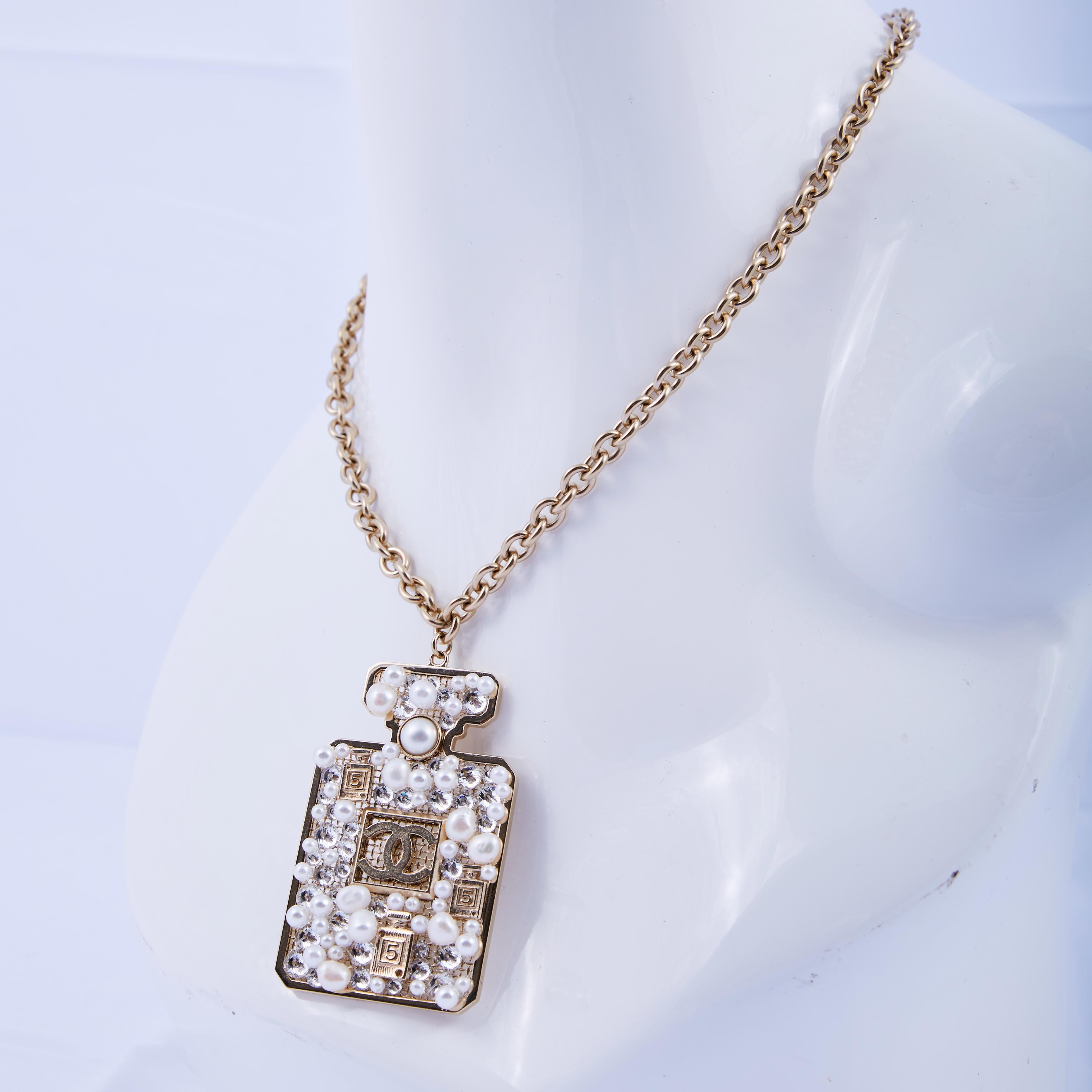Chanel Strass Faux Pearls Number 5 Perfume Bottle Necklace 2020 For Sale 1