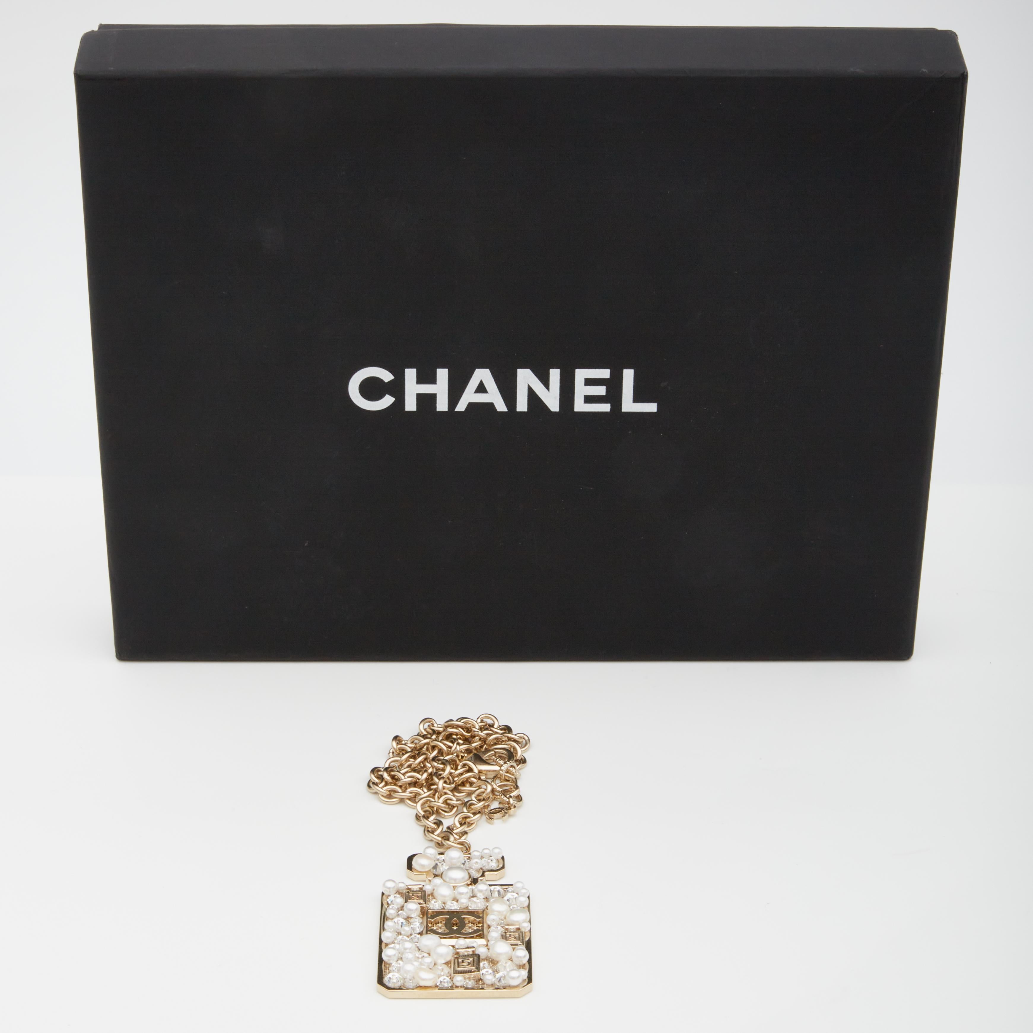 Chanel Strass Faux Pearls Number 5 Perfume Bottle Necklace 2020 For Sale 2