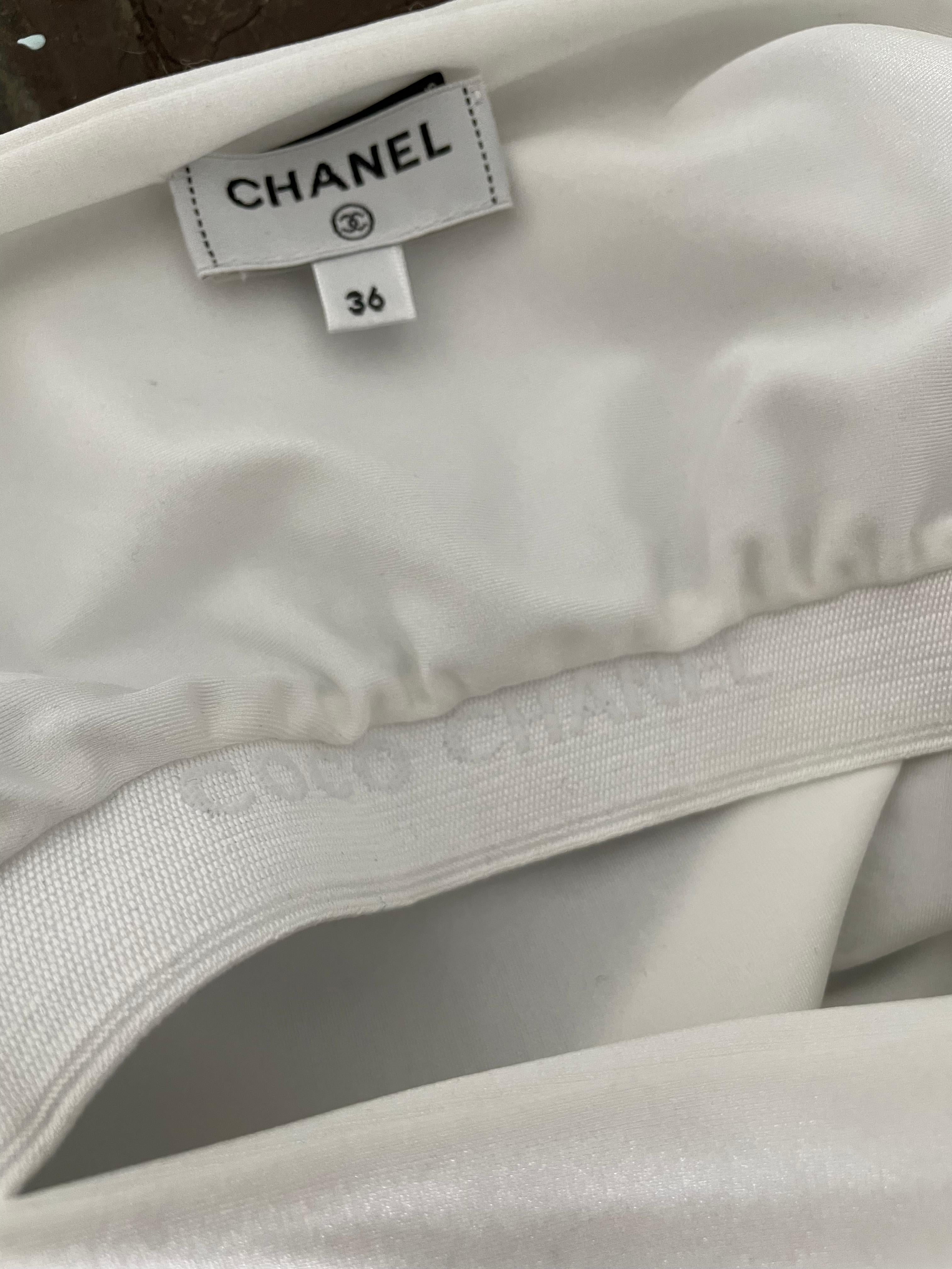  Chanel Ligne stretch à encolure carrée  Haut avec logo CC métallique Pour femmes 
