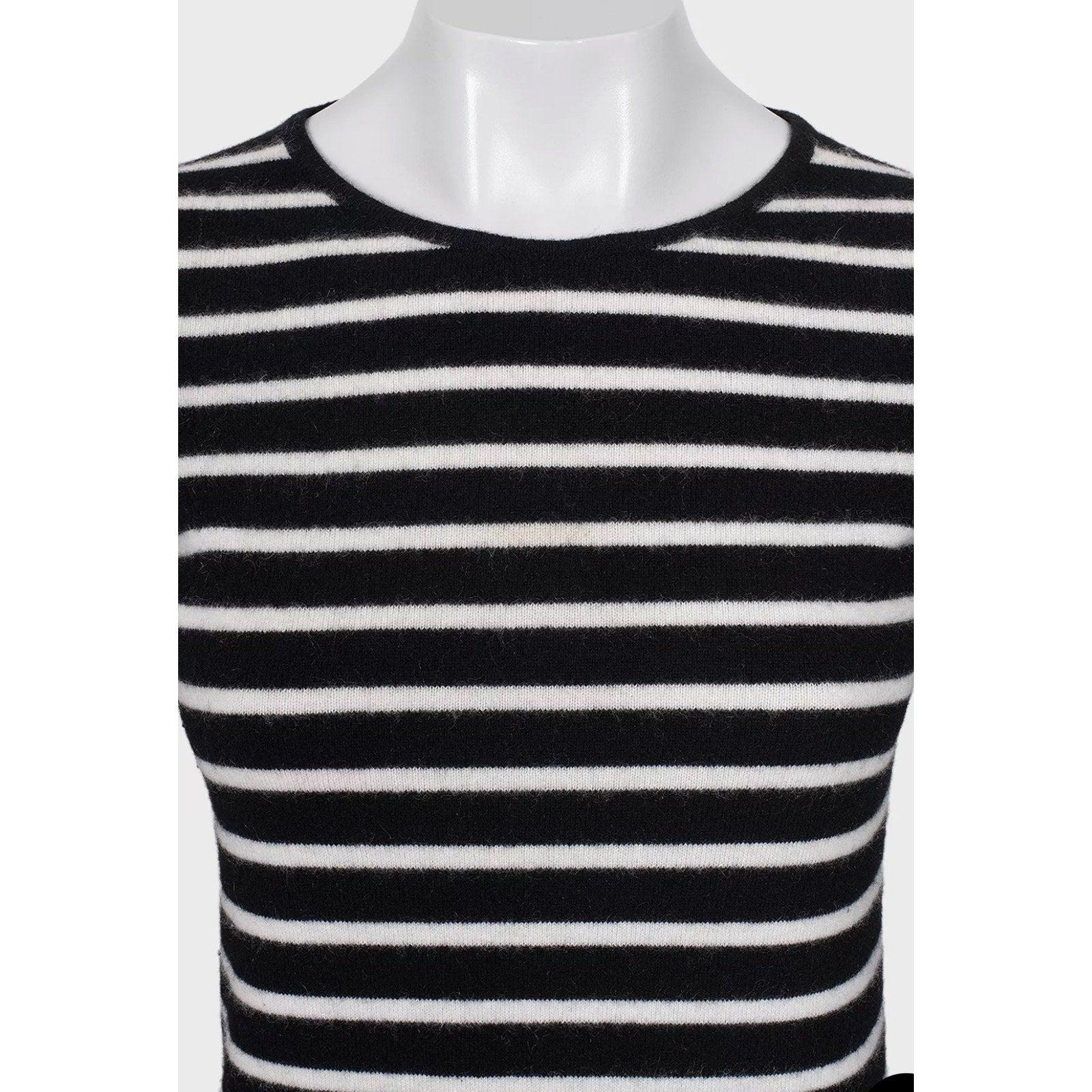 Chanel Gestreifter Kurzflor-Strickpullover - Größe S im Zustand „Gut“ im Angebot in Krakow, PL