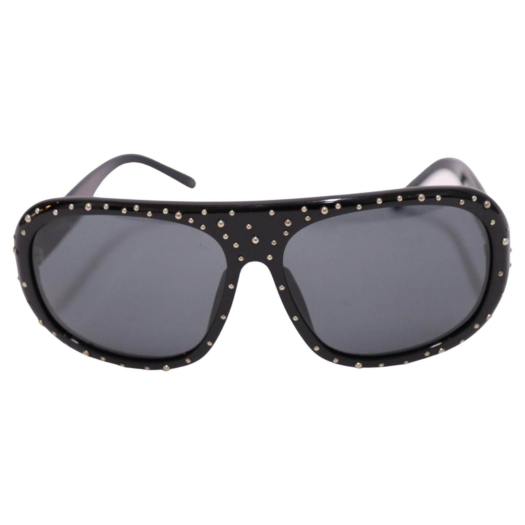Chanel Aviator-Sonnenbrille mit Nieten im Angebot