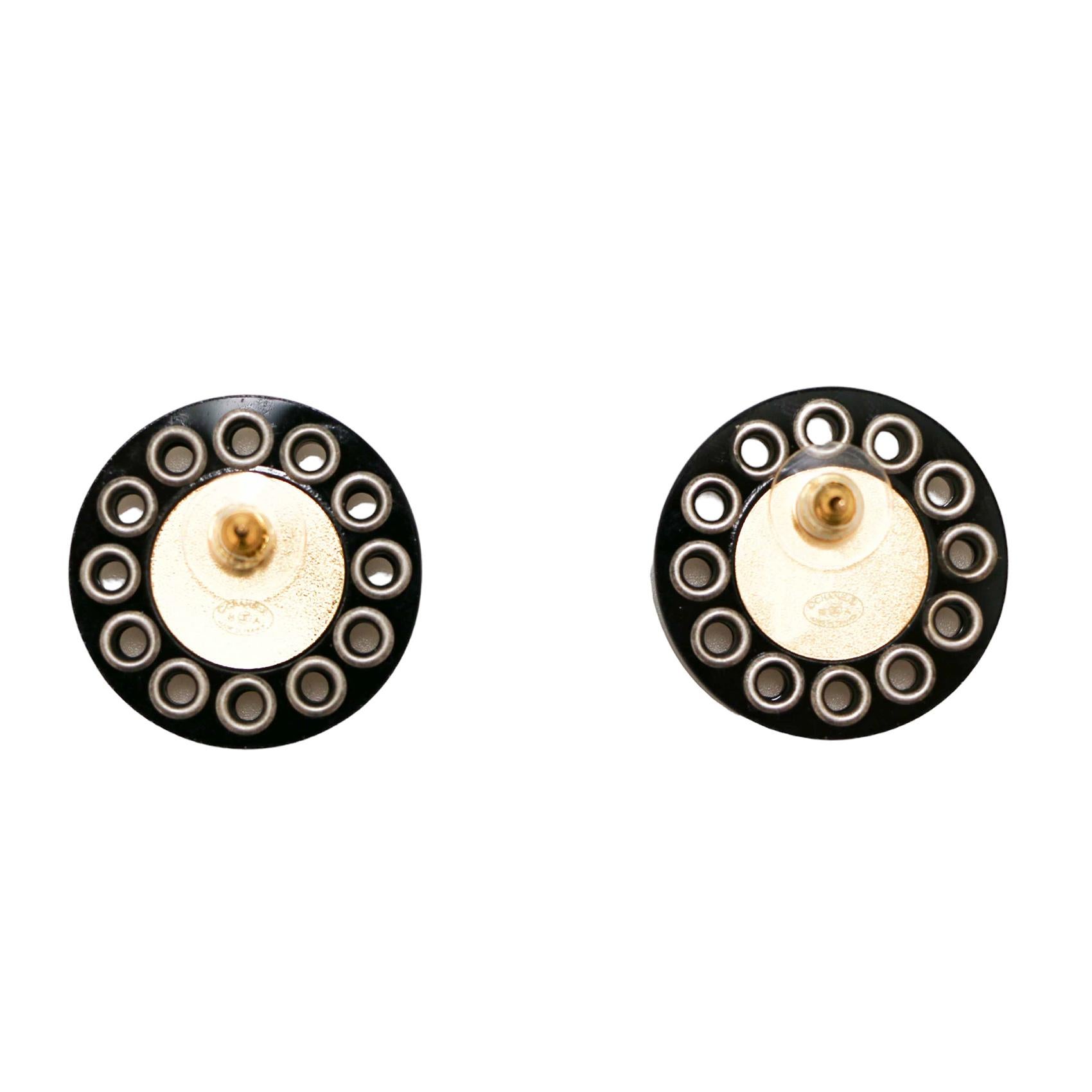 Beautiful Chanel Studs from Autumn 1995

Condition : very good
Made in France
Materials : metal and plastic
Colors : black, silver, gold
Dimensions : 3x3cm
Hardware : silver and gold
Stamp : yes
Year : Autumn 1995
Details : letters CC and small