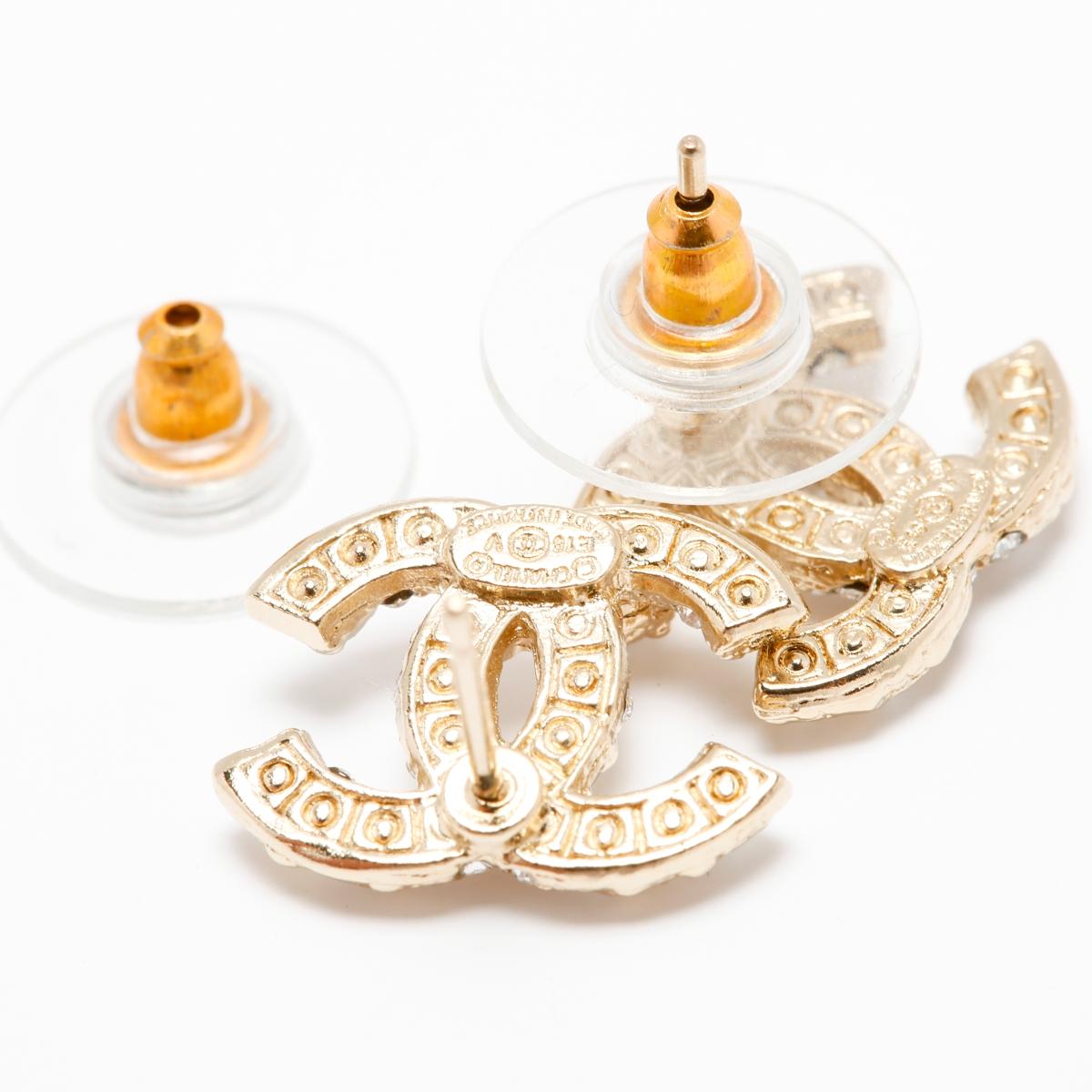 chanel diamond cc earrings
