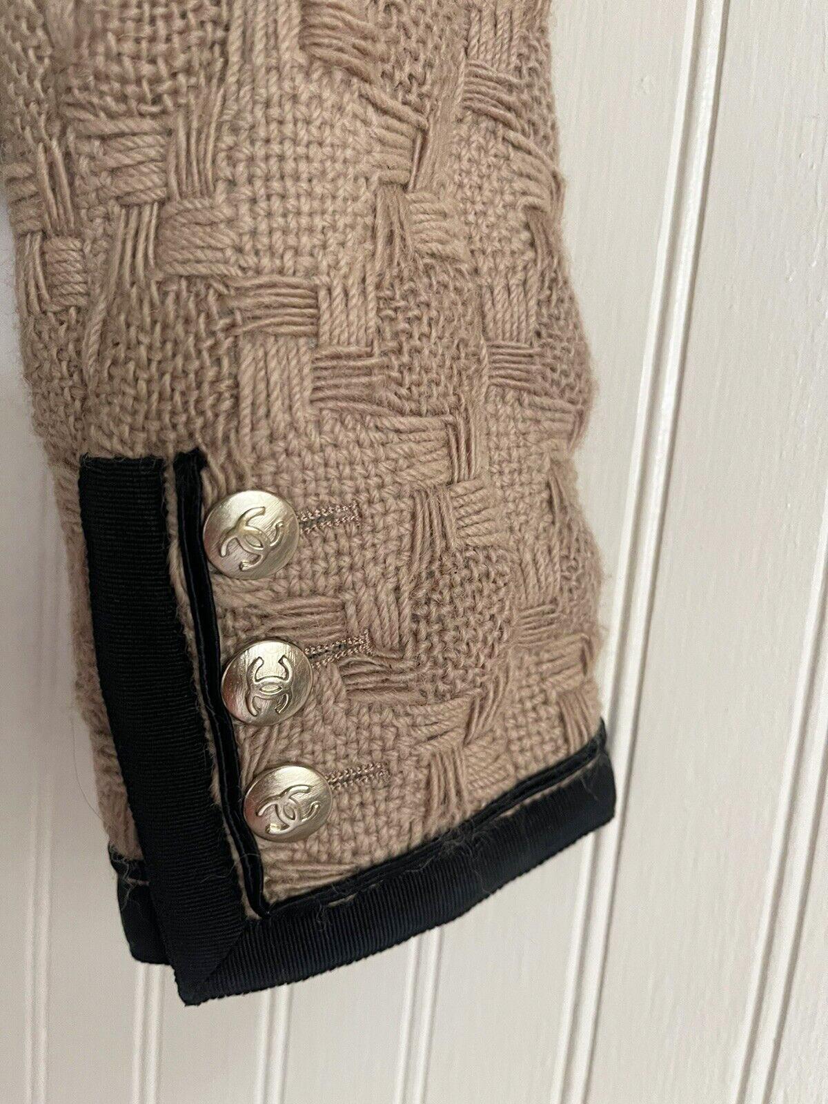 Chanel Stunning CC Buttons Beige Tweed Jacket In Excellent Condition In Dubai, AE