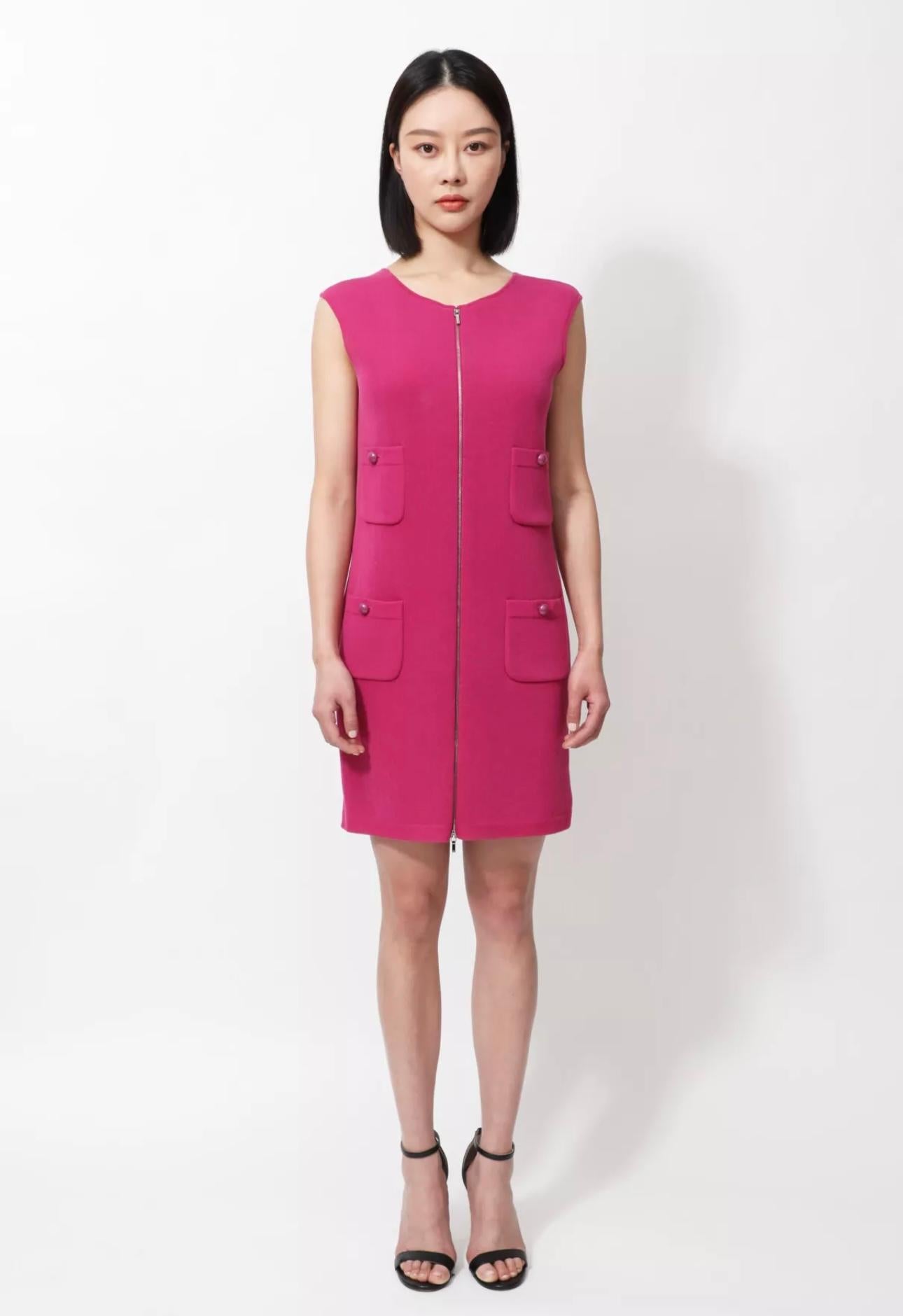 Stylish Chanel fuchsia sleeveless dress from 2015 Spring Collection,
- recognisable 4-flap-pockets silhouette
- CC buttons 
Size mark 38 FR. Condition is pristine.
