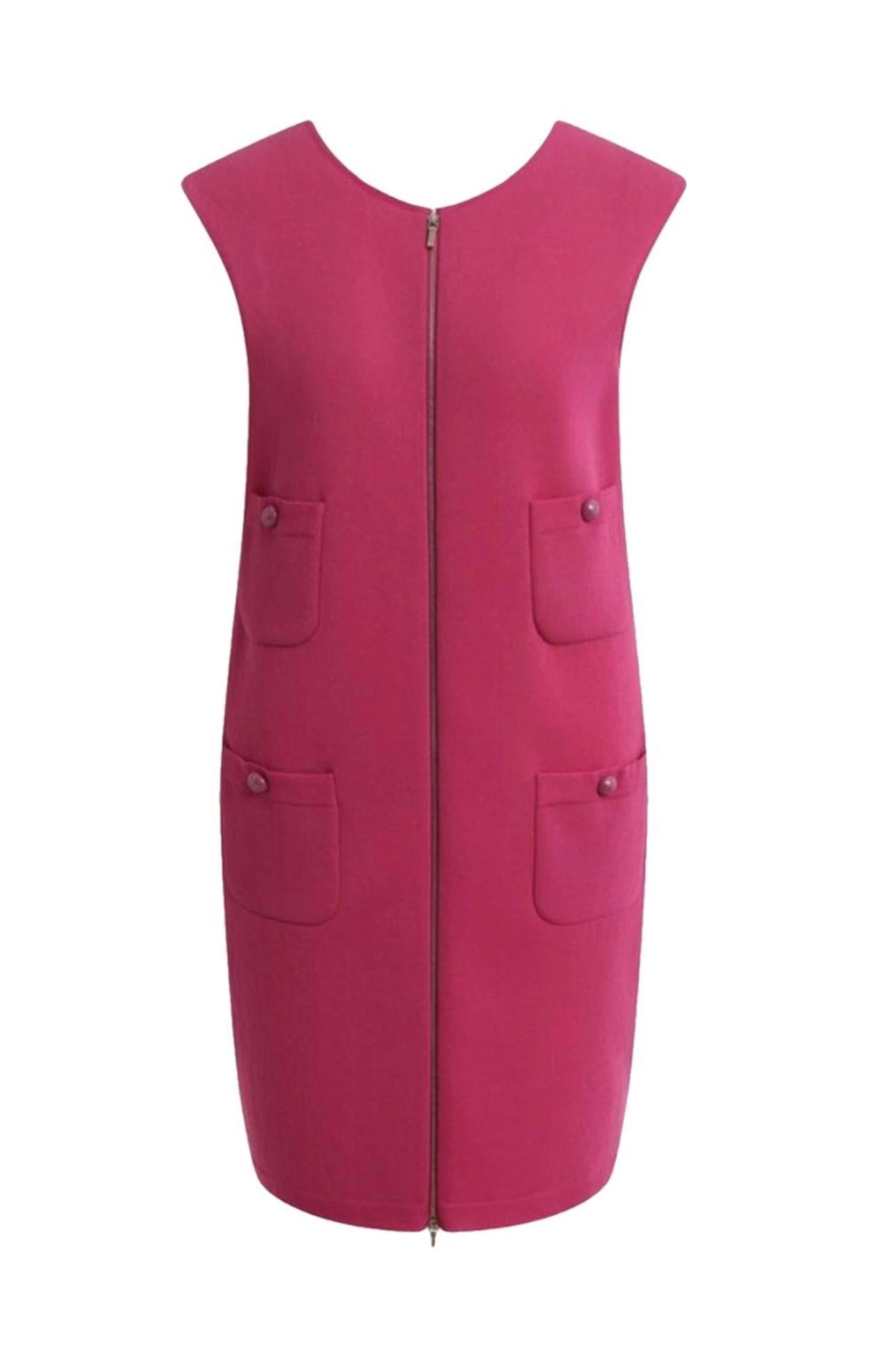 Chanel Stylish Fuchsia Dress with CC Buttons In Excellent Condition For Sale In Dubai, AE