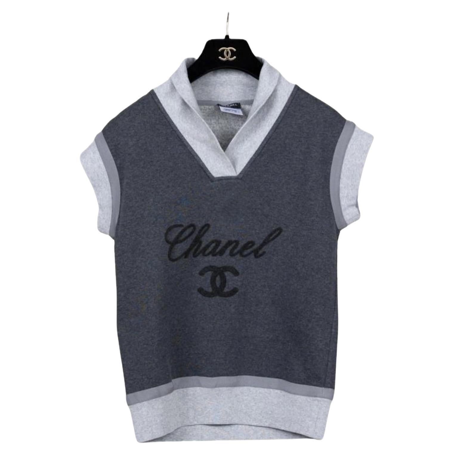 Chanel Stylish Grey CC Logo Relaxed Jumper For Sale