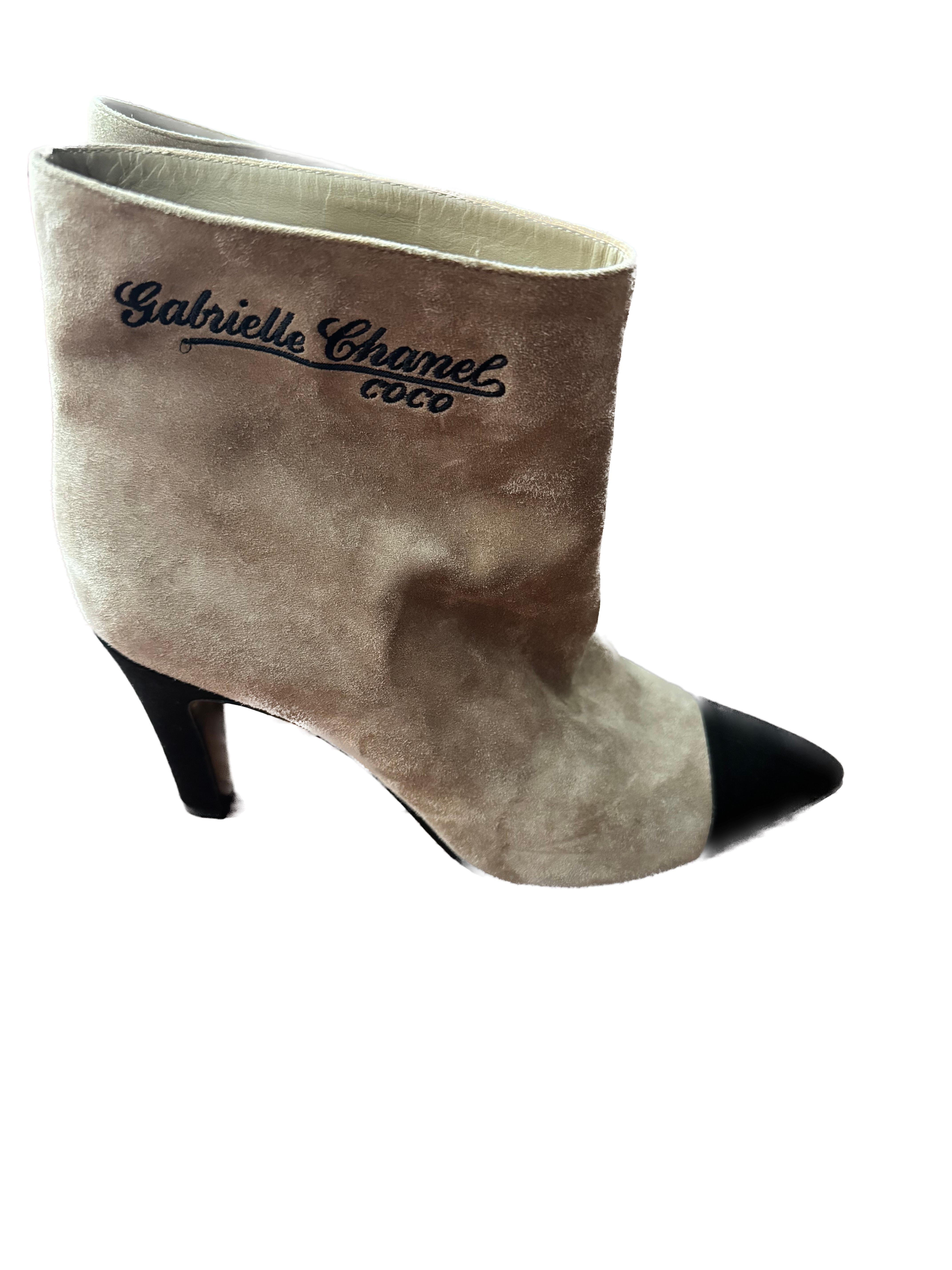 
ChatGPT
The Chanel Classic Beige/Black two-tone Gabrielle suede ankle boots in size 39 represent an iconic blend of sophistication and timeless style that the brand is renowned for.

Crafted from luxurious suede material, these ankle boots feature
