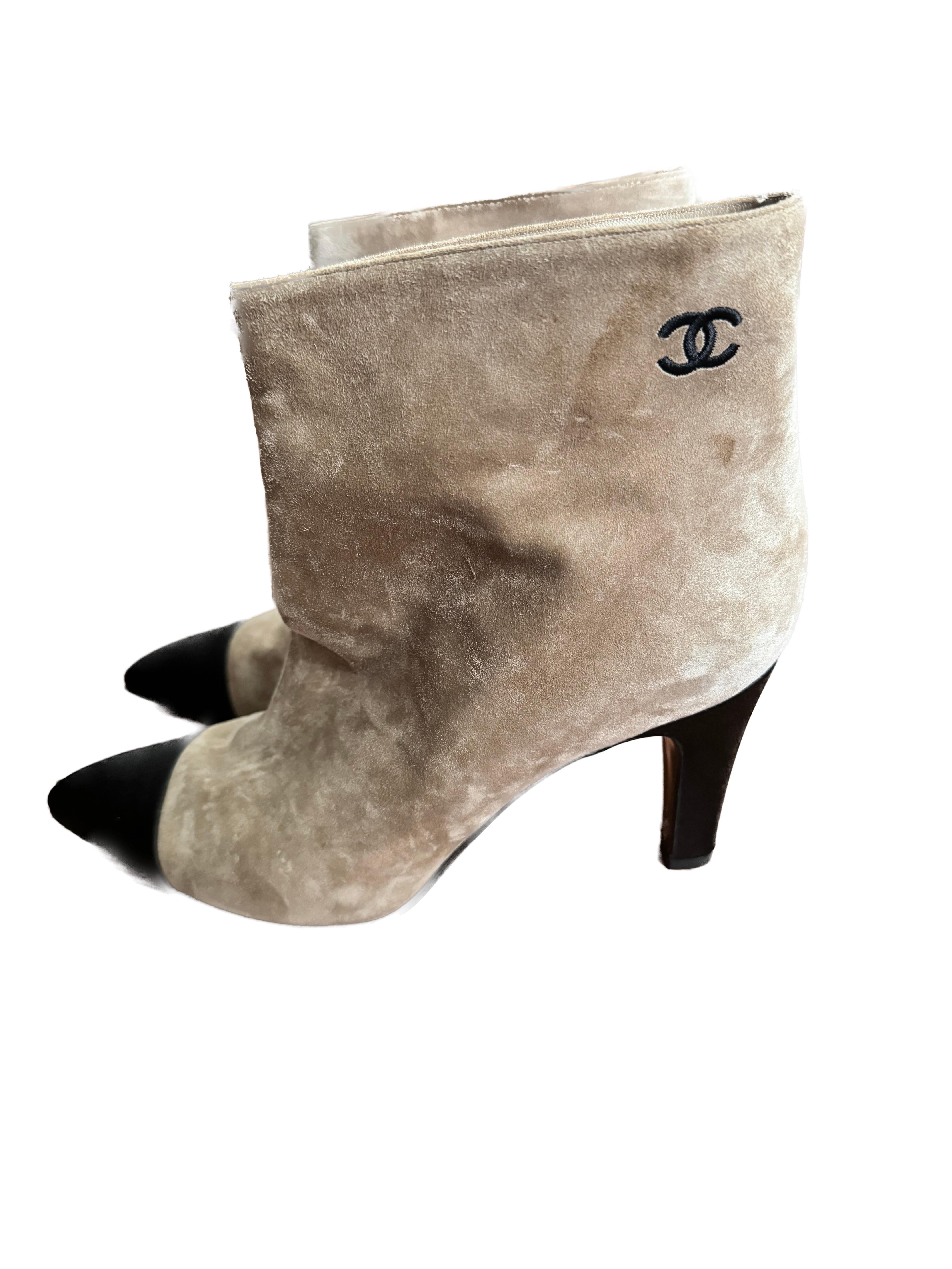 Chanel Sude Gabriela 2 tone Ankle Boots In Excellent Condition For Sale In Toronto, CA
