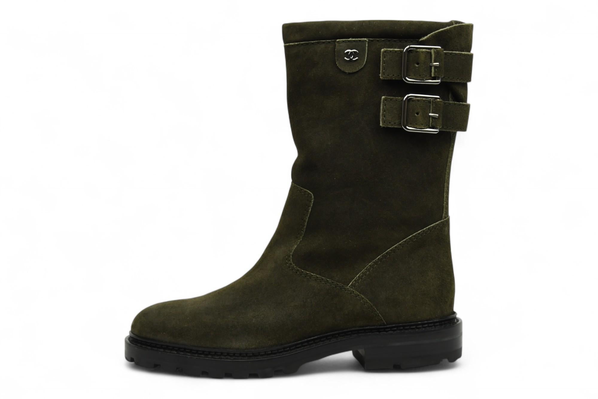 Botas de ante con hebilla a media caña Chanel Verde oliva Inspiradas en la moto   US 6 Negro en venta