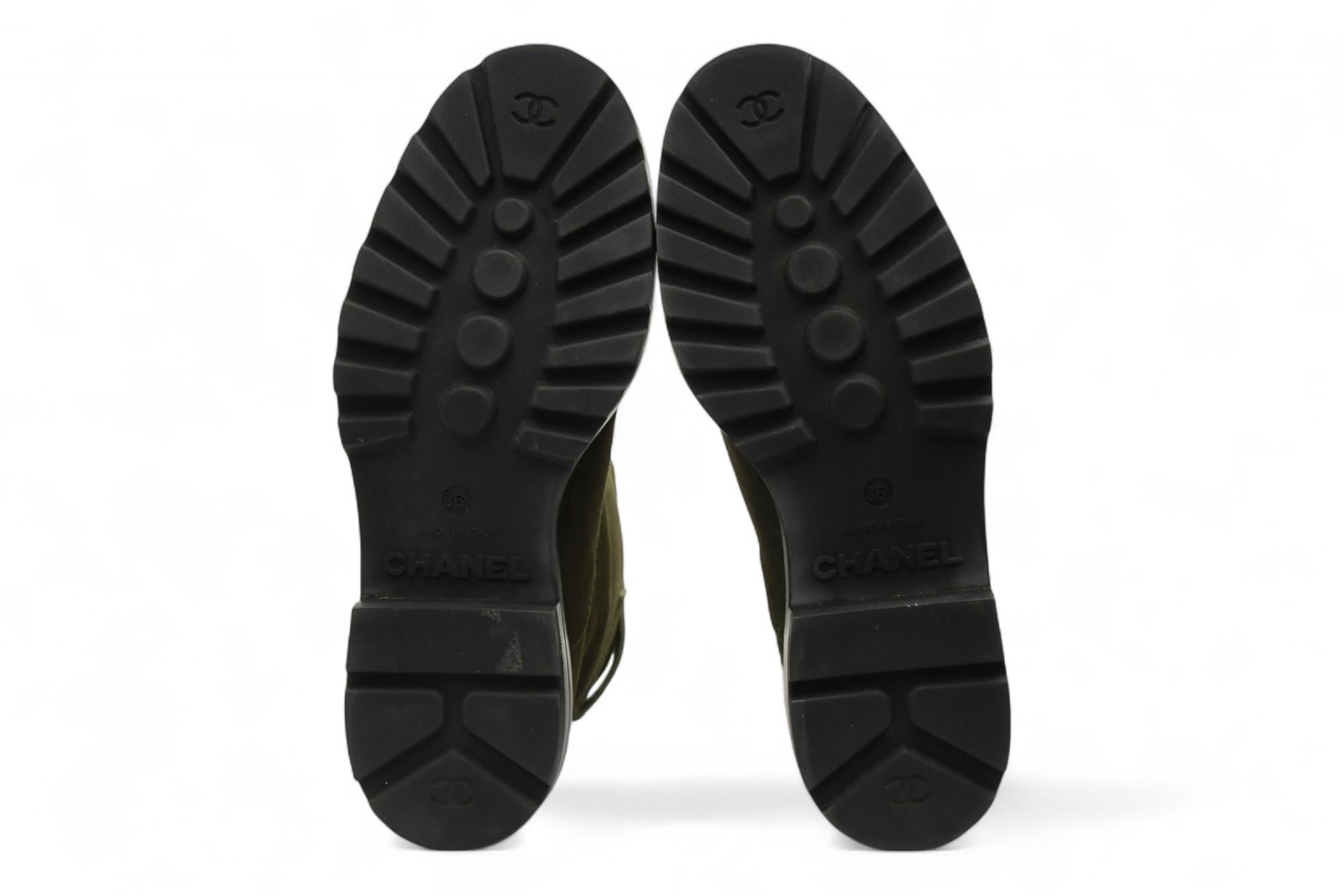 Botas de ante con hebilla a media caña Chanel Verde oliva Inspiradas en la moto   US 6 en venta 2